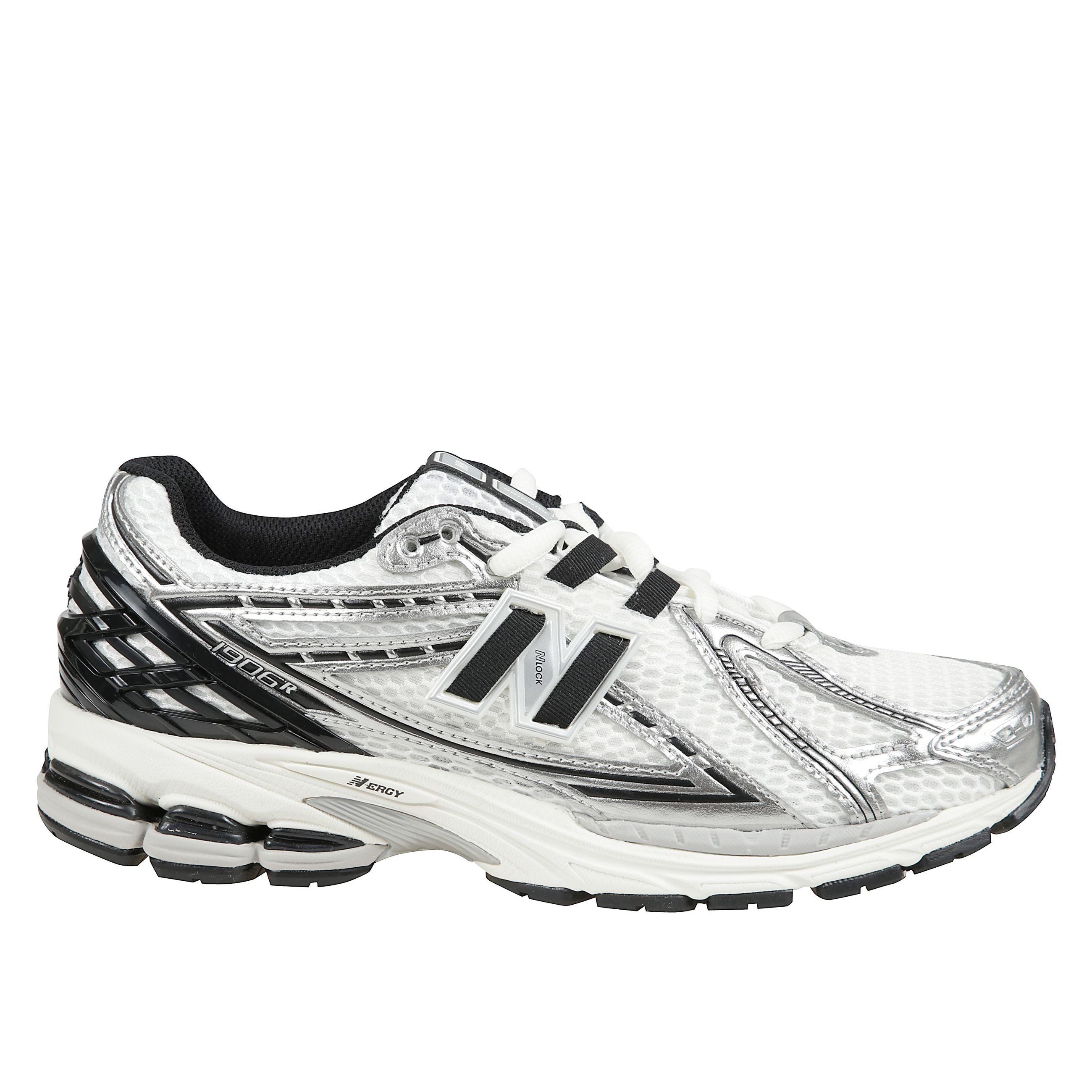 Scarpe lifestyle in tessuto con inserti a contrasto, chiusura con lacci, dettagli logo e tomaia in tessuto e traspirante