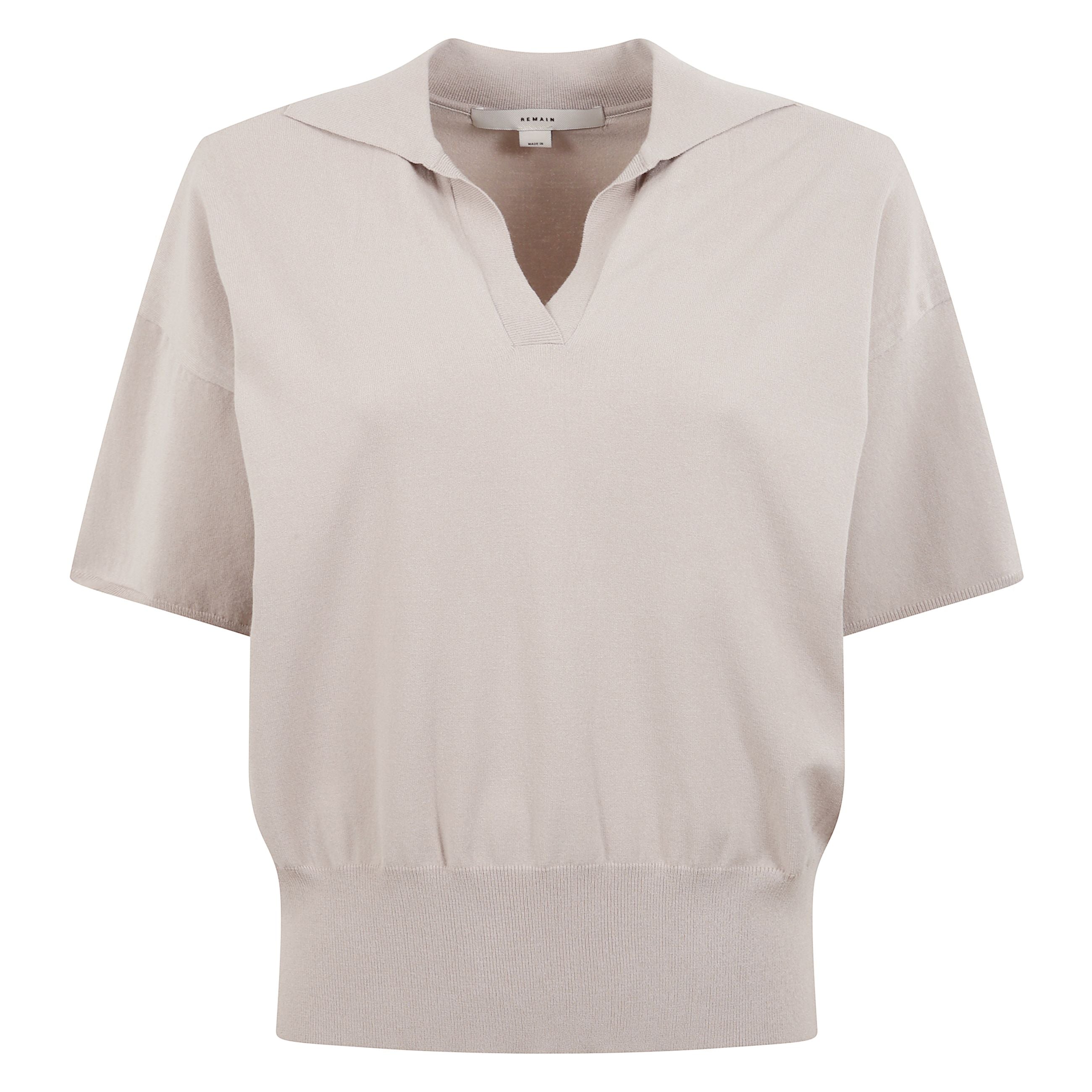 Maglia a maniche corte con colletto stile polo. scollo a v frontale. orlo elasticizzato con tema a coste.
