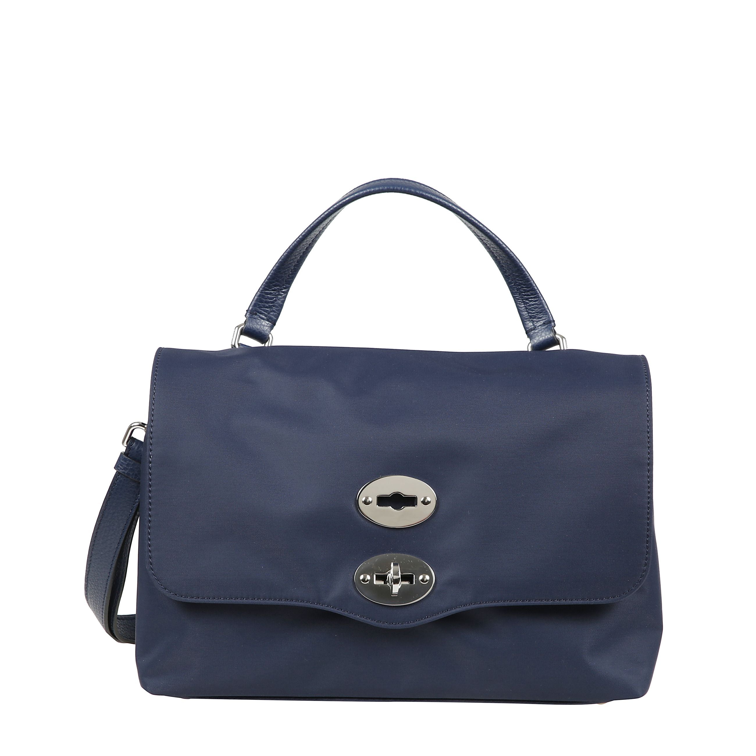 Borsa a mano in nylon con dettagli hardware in argento, un manico superiore e una tracolla rimovibile in pelle, una chiusura turn-lock, un doppio scomparto interno in contrasto colore e una tasca laterale con zip.