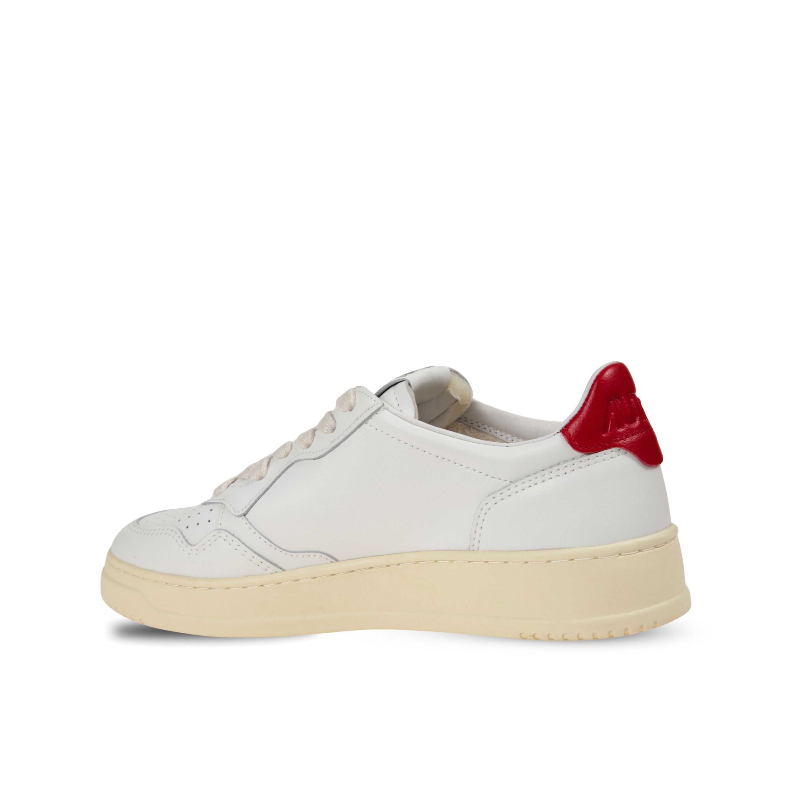 Sneakers autry medalist low. design in pelle con microfori sul davanti. talloncino in pelle a contrasto.