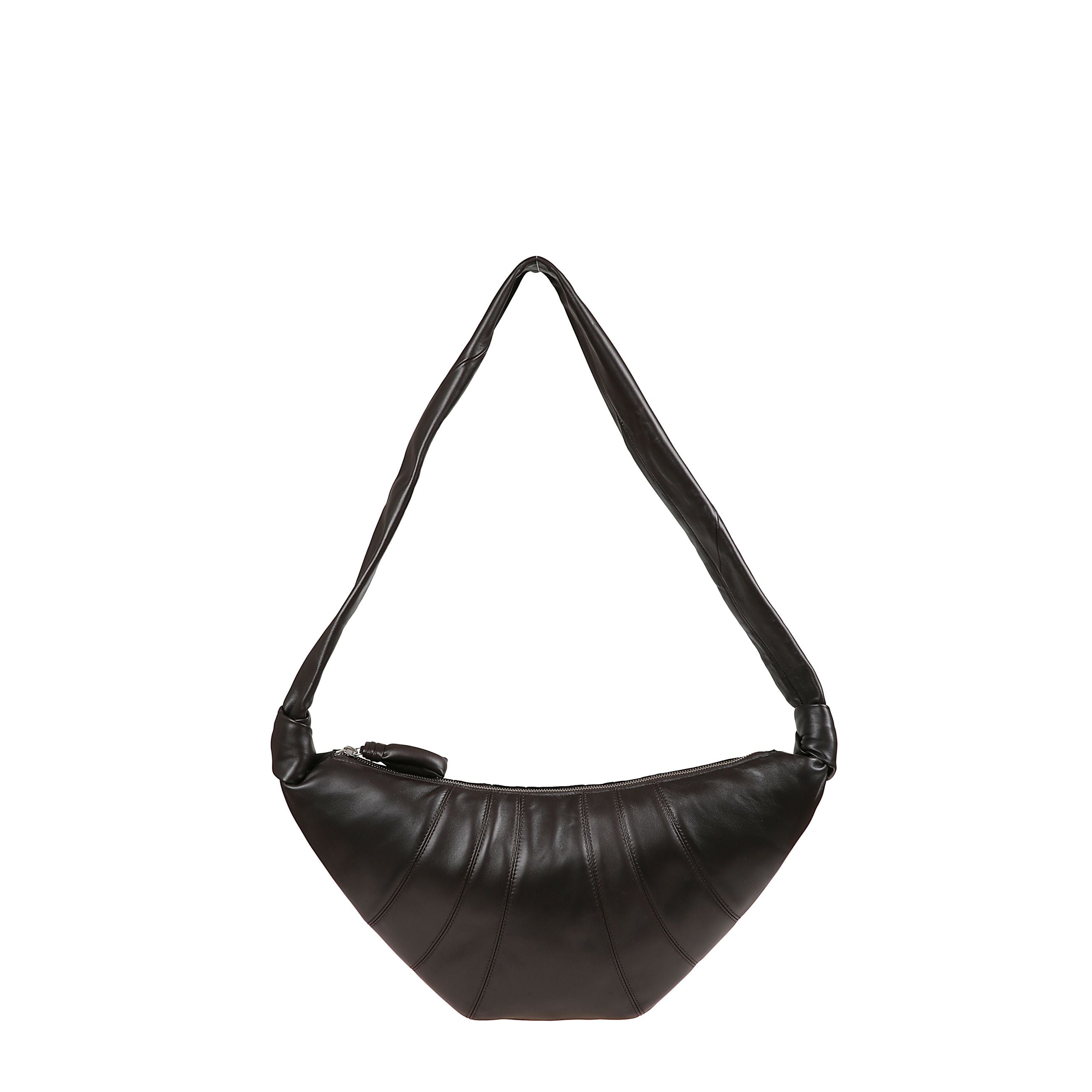 Borsa croissant in pelle con pannelli cuciti e tracolla decorata da dettagli a nodo. presenta tiretto trapuntato, scomparto principale con chiusura zip e tasca aperta interna.