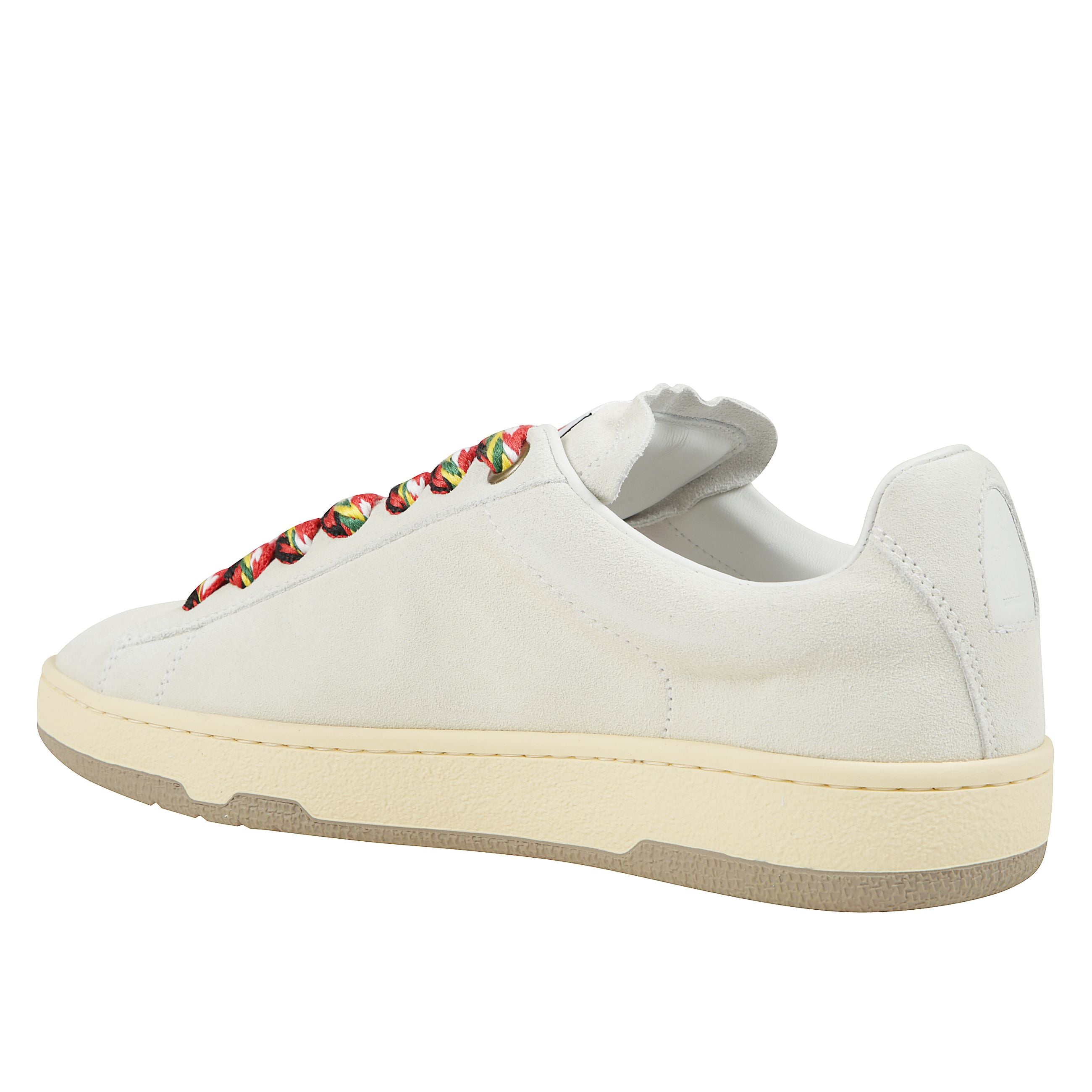 Ispirate alle sneakers da skate vintage, le curb lite, un nuovo stile low-top con i lacci a spina di pesce della nostra iconica curb, sono perfette per un look minimalista.