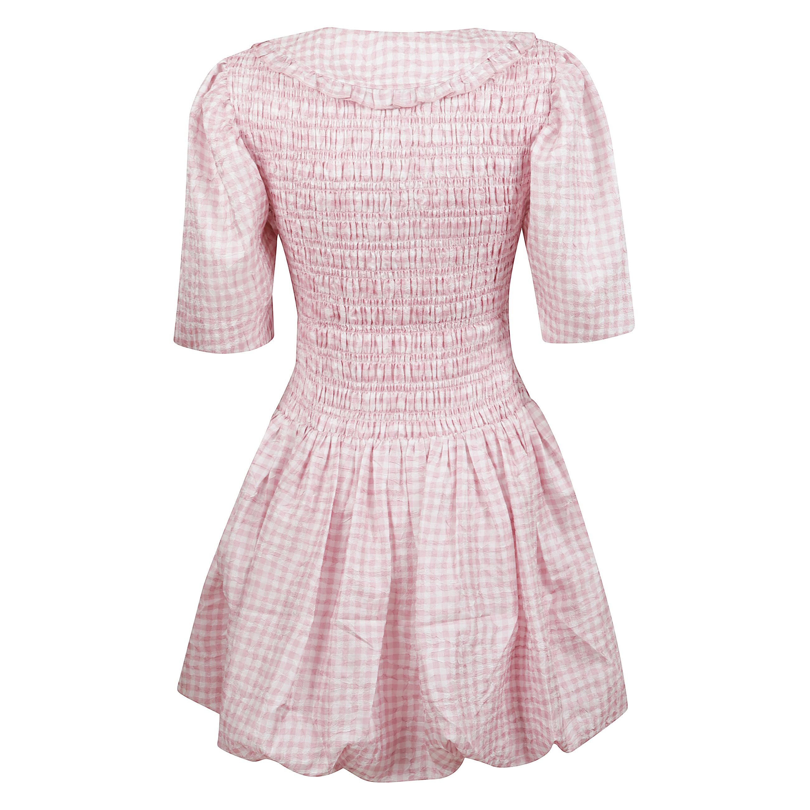 Abito mini a maniche corte con stampa a quadri. ampio colletto con scollo a v. dettaglio fiocco nero. parte superiore a punto smock. gonna a palloncino.