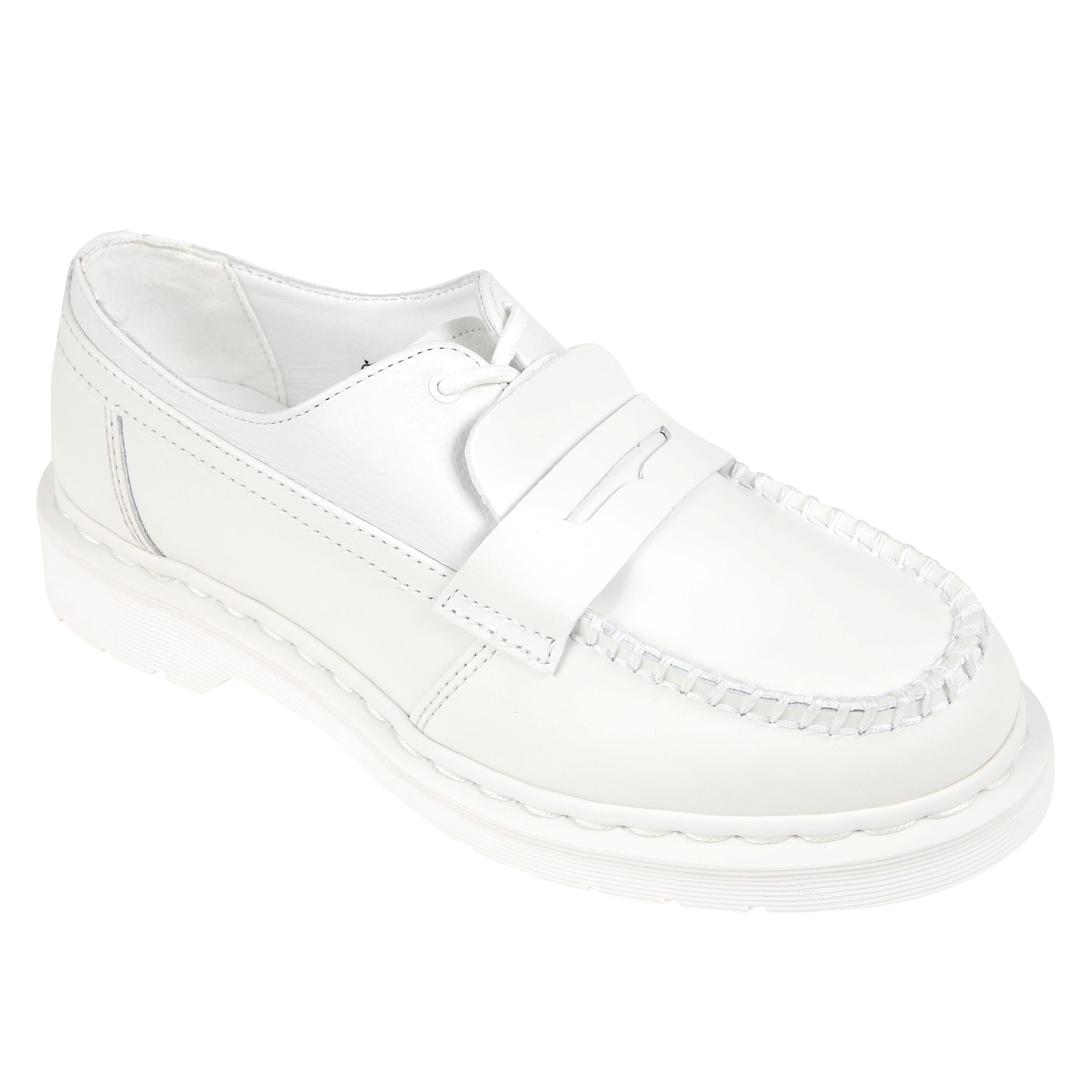 Mocassino ibrido mm6 maison margiela x dr. martens. realizzato in pelle virginia e smooth total white, con cuciture tono su tono, impunture a vista e la classica suola in gomma bouncing di dr. martens. controtallone robusto per un supporto ottimale di cav