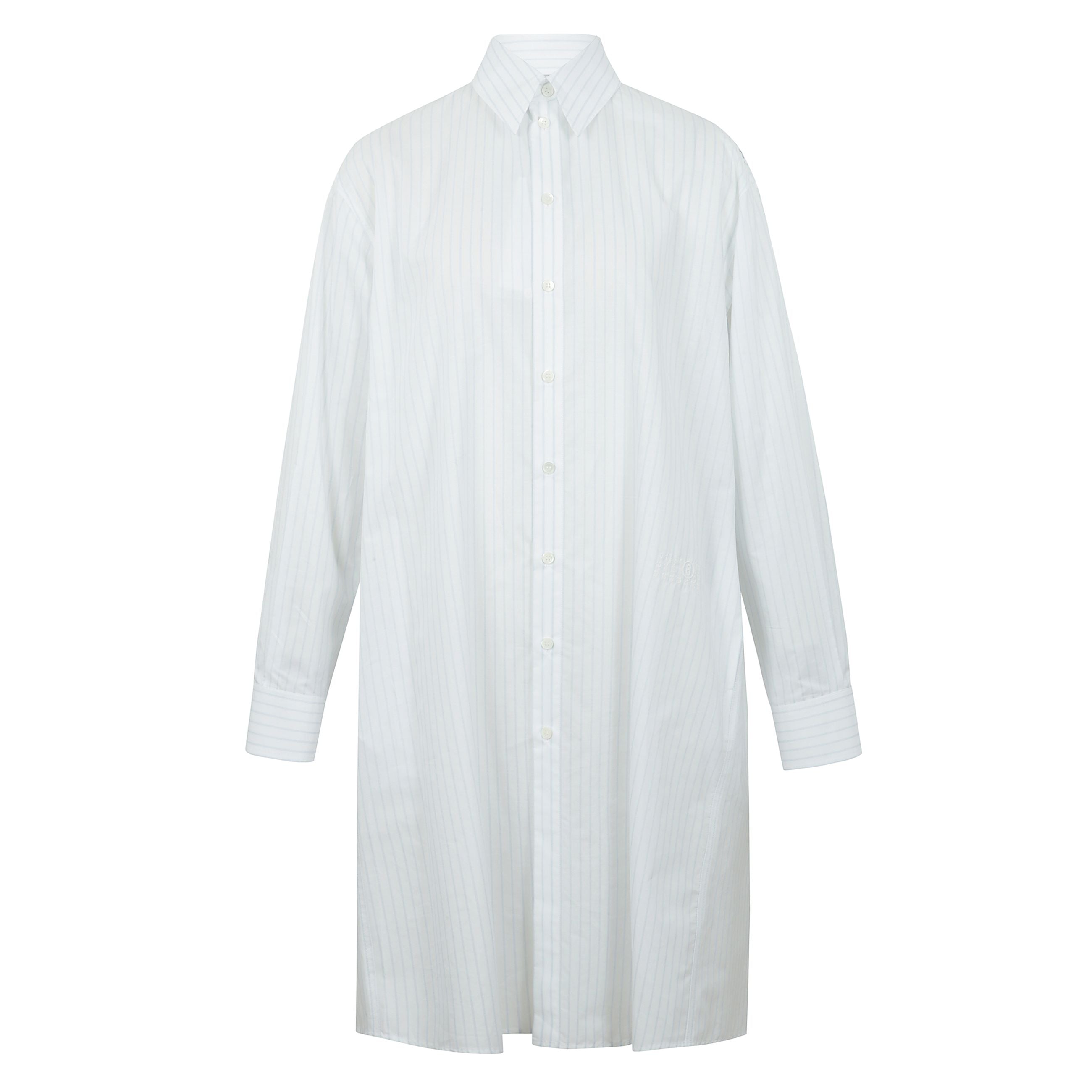 Abito camicia a righe con asola sul davanti, logo della firma numerata e colletto classico