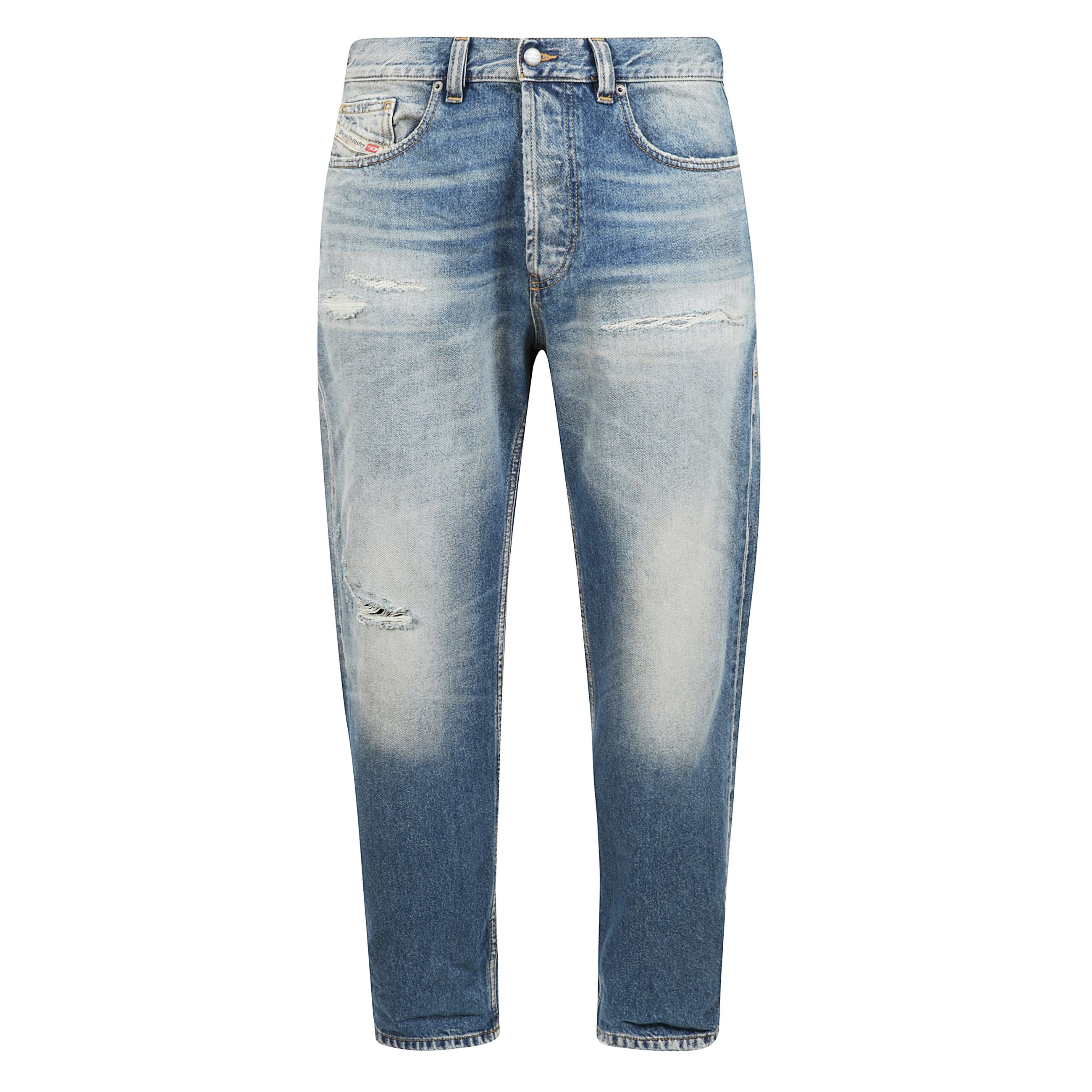 Diesel jeans straight fit with a vita regular. modello realizzato in denim washed.