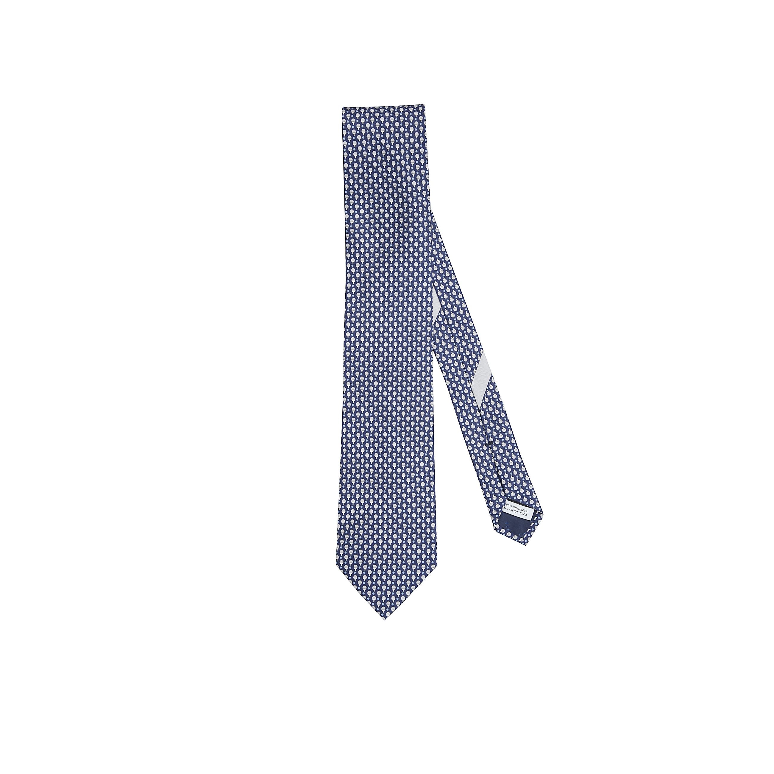Cravatta con stampa ping pong in twill di pura seta è decorata con un allegro pattern di pallina e racchetta da ping pong, che creano una sorprendente texture grafica. per una nota playful agli outfit più formali.