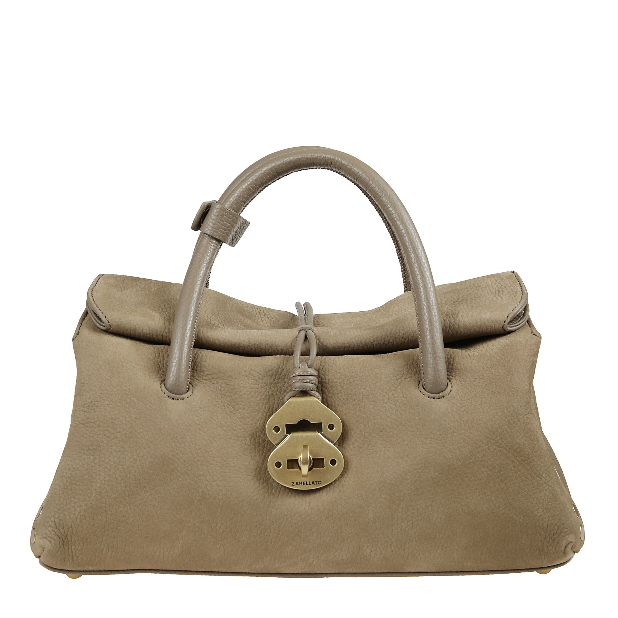 Borsa in suede con manici tubolari uniti da cinturino. tracolla in pelle removibile e regolabile. interno foderato con due scomparti e tasca interna con zip. chiusura a girello e bottoni magnetici. borchie laterali in oro brunito.