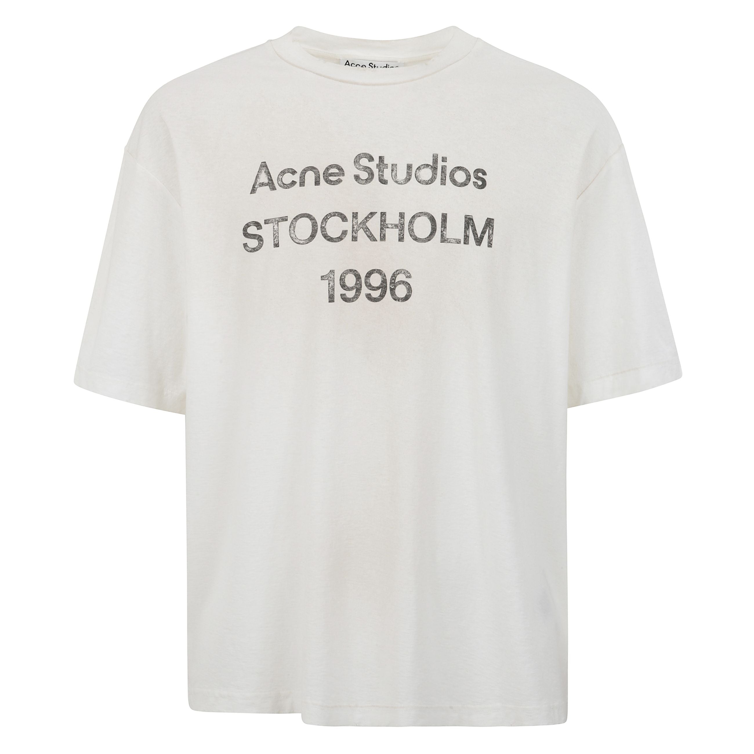 T-shirt a maniche corte con un forte richiamo urban-street. realizzata in morbido cotone, presenta un design essenziale con girocollo e spalle cadute. il logo stampato a contrasto sul petto aggiunge un tocco grafico di carattere, mentre lâorlo dritto co