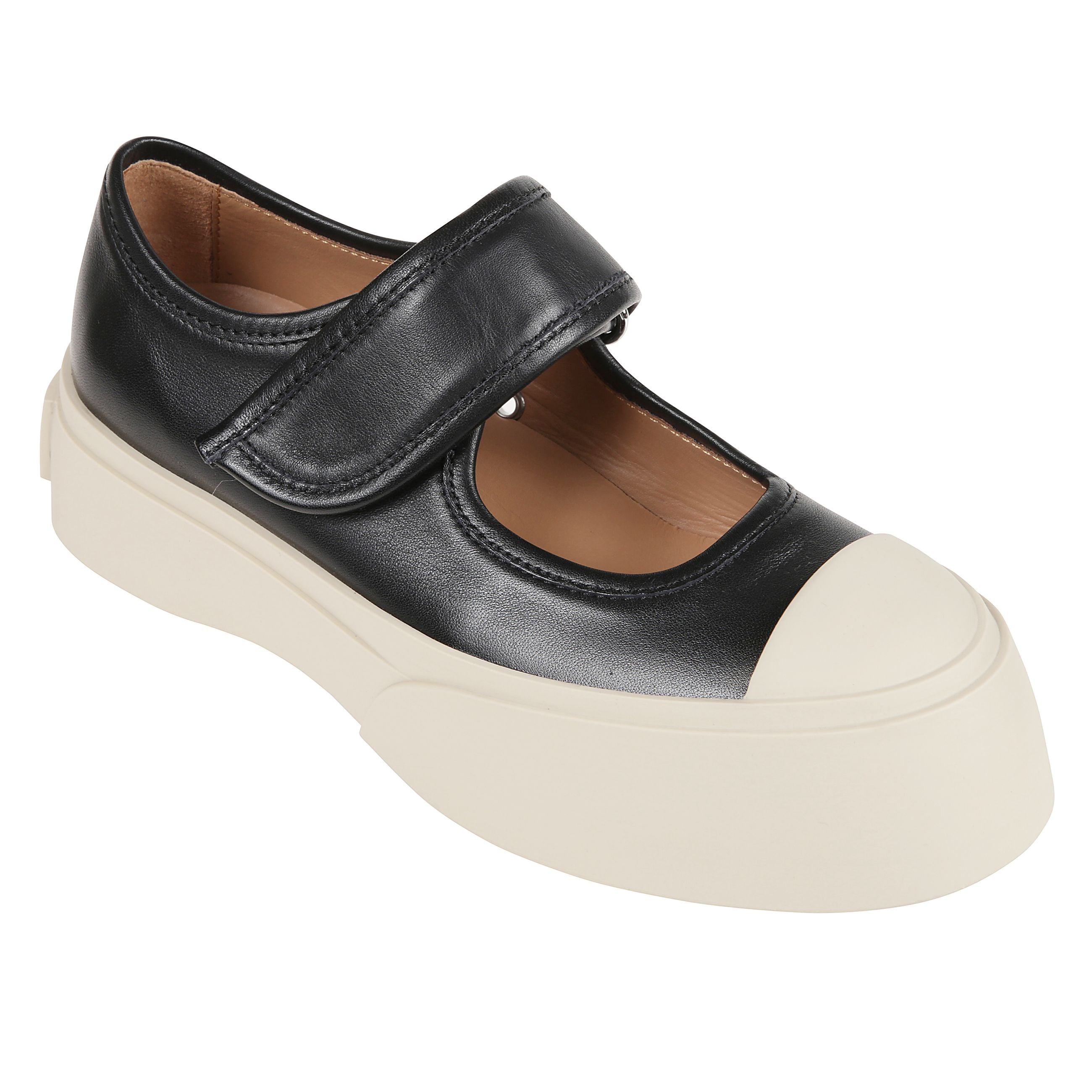 Ballerina mary jane in pelle di vitello con occhiello in metallo e puntale di gomma rotonda