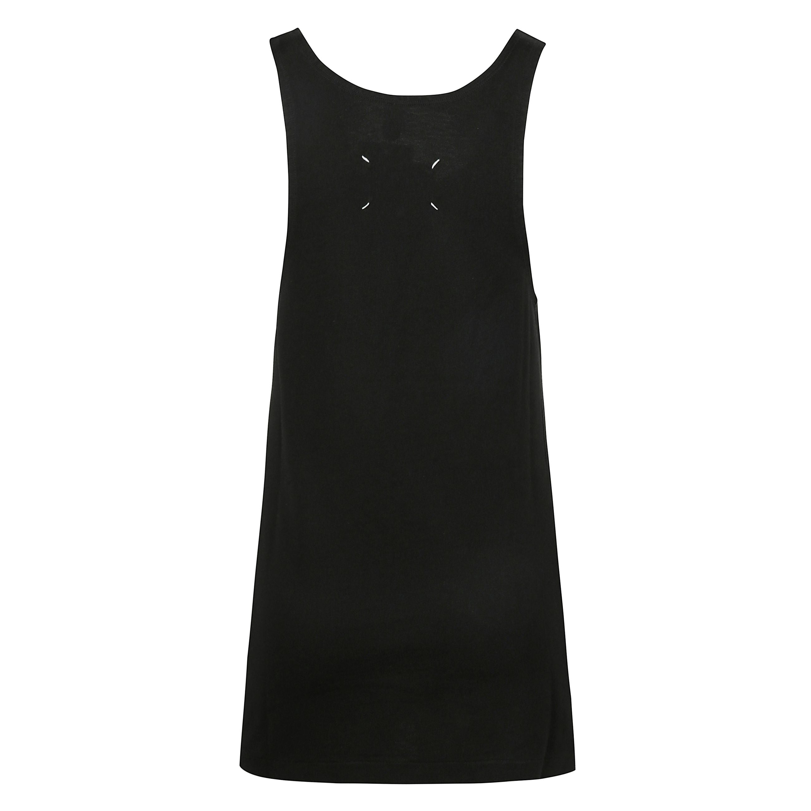 Canotta in cotone con stampa logo timbro sul petto e spacco tagliato a vivo laterale.