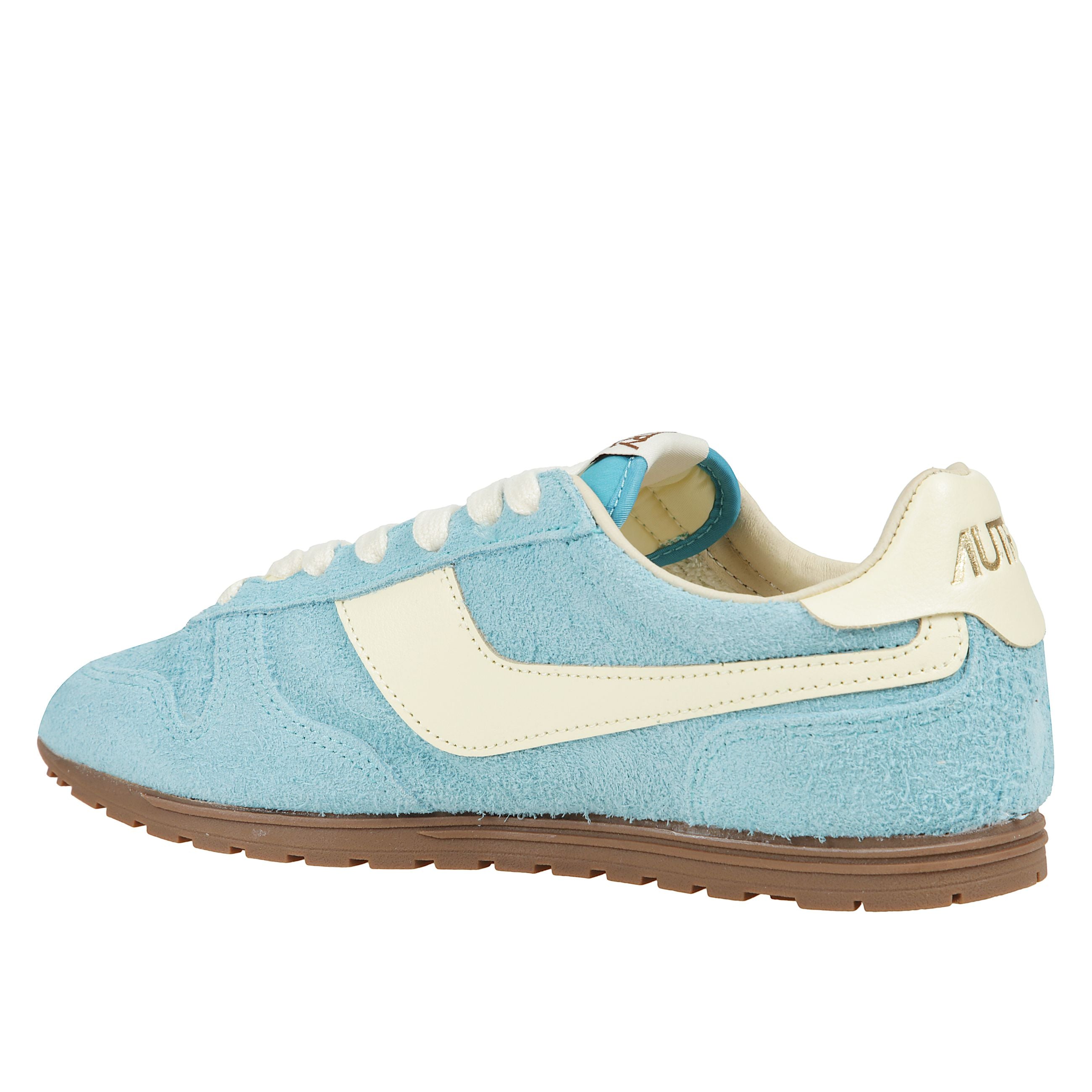 Sneakers in pelle liscia e scamosciata spazzolata, lacci piatti in cotone, linguetta imbottita in nylon con etichetta con logo jacquard, colletto imbottito, fodera in pelle e spugna di cotone, soletta interna foderata in mesh