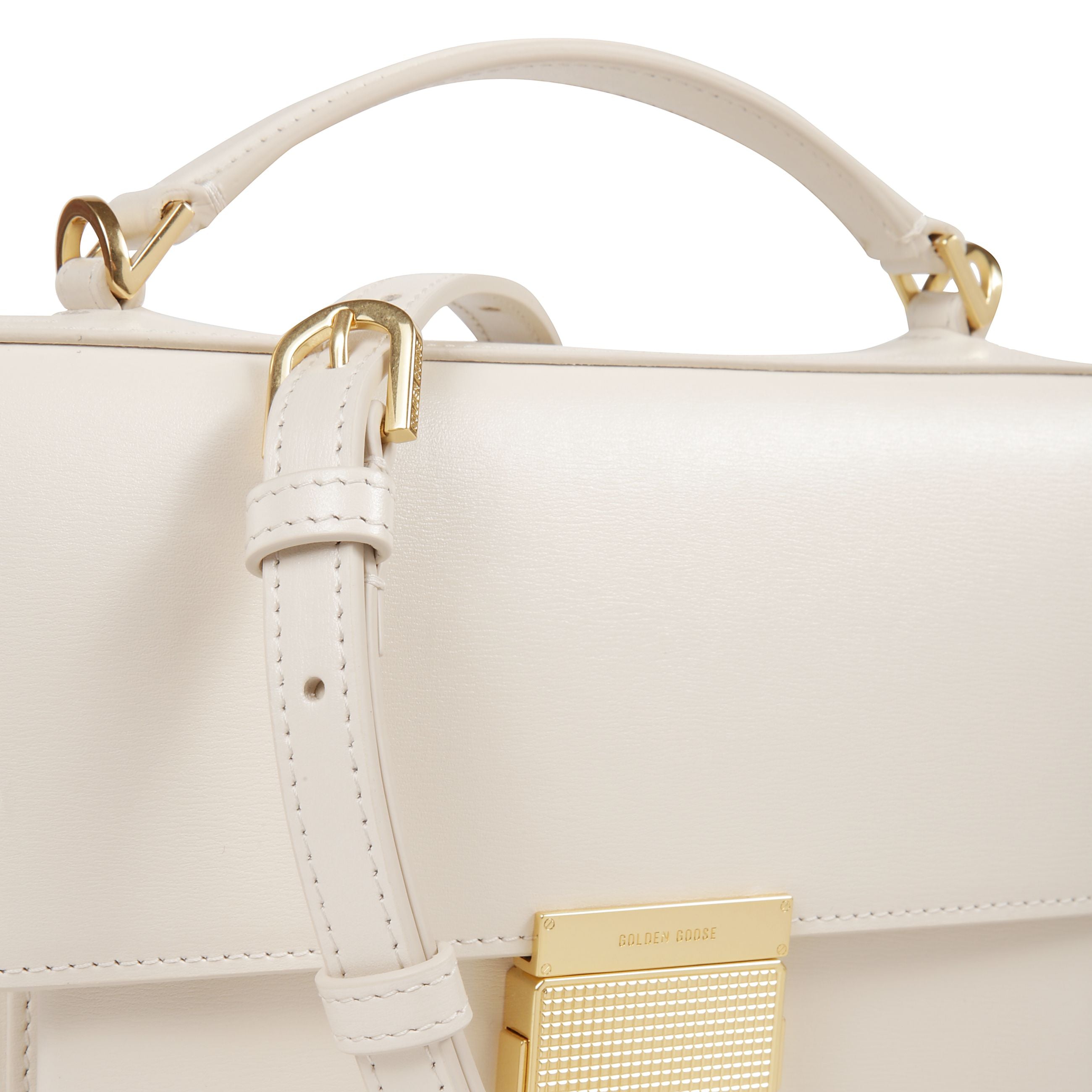 Funzionale ma sofisticata, la venezia bag è una dichiarazione di eleganza veneziana, che invita a portare con sé un pezzo della sua anima, ovunque. in pelle palmellato color burro, questo modello si caratterizza per la chiusura con fibbia dorata e per i