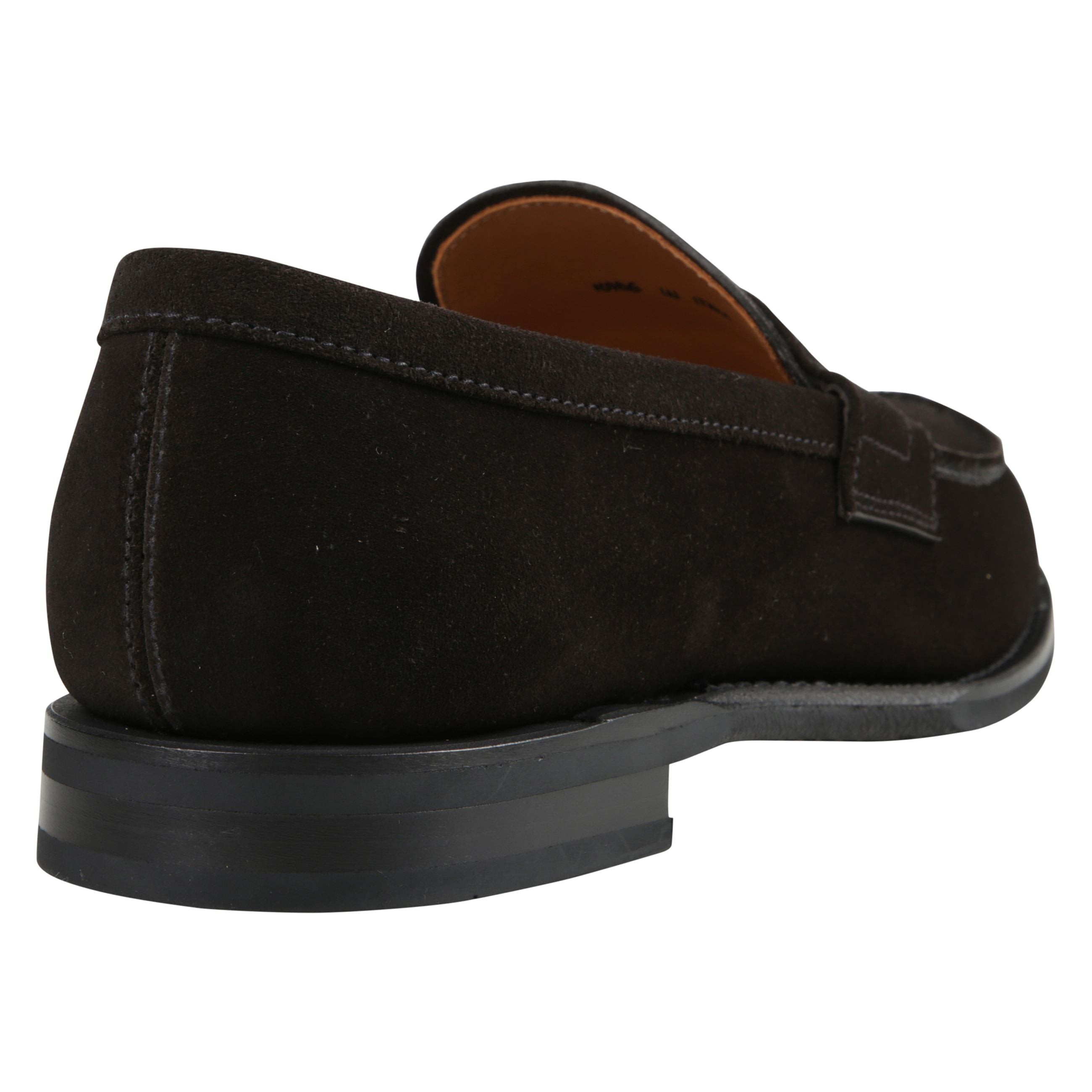 Gateshead è un mocassino elegante e moderno, con tomaia slanciata, punta arrotondata e classico cinturino penny. realizzato in pelle di vitello lucida a bassa manutenzione, un materiale innovativo per church’s, offre una vestibilità comoda grazie alla