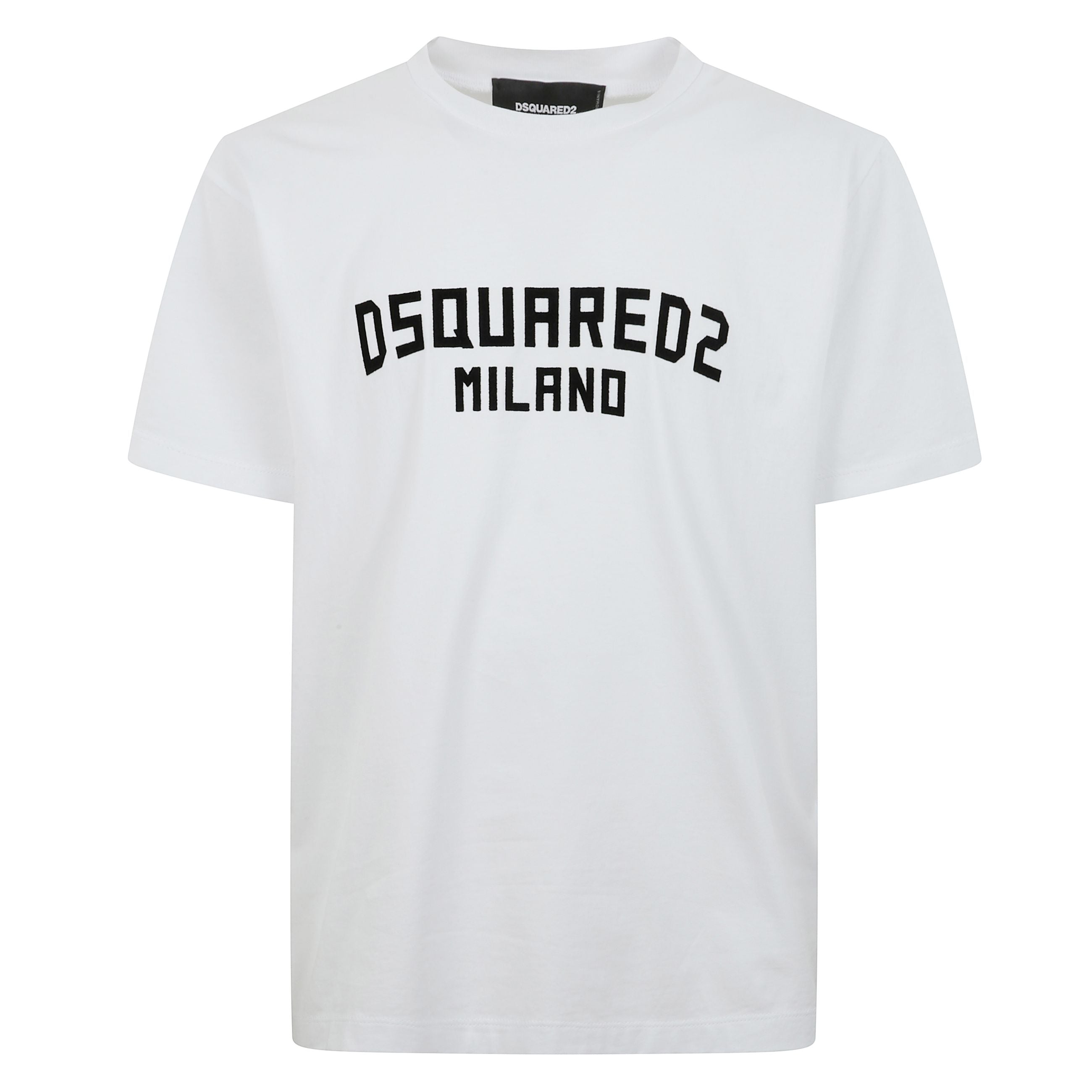 La maglietta di dsquared2 è un capo d'abbigliamento iconico che unisce eleganza e comfort. realizzata in pregiato cotone, questa t-shirt dalla vestibilità regolare si distingue per il suo design minimalista, con il logo dsq2 stampato sul davanti in una