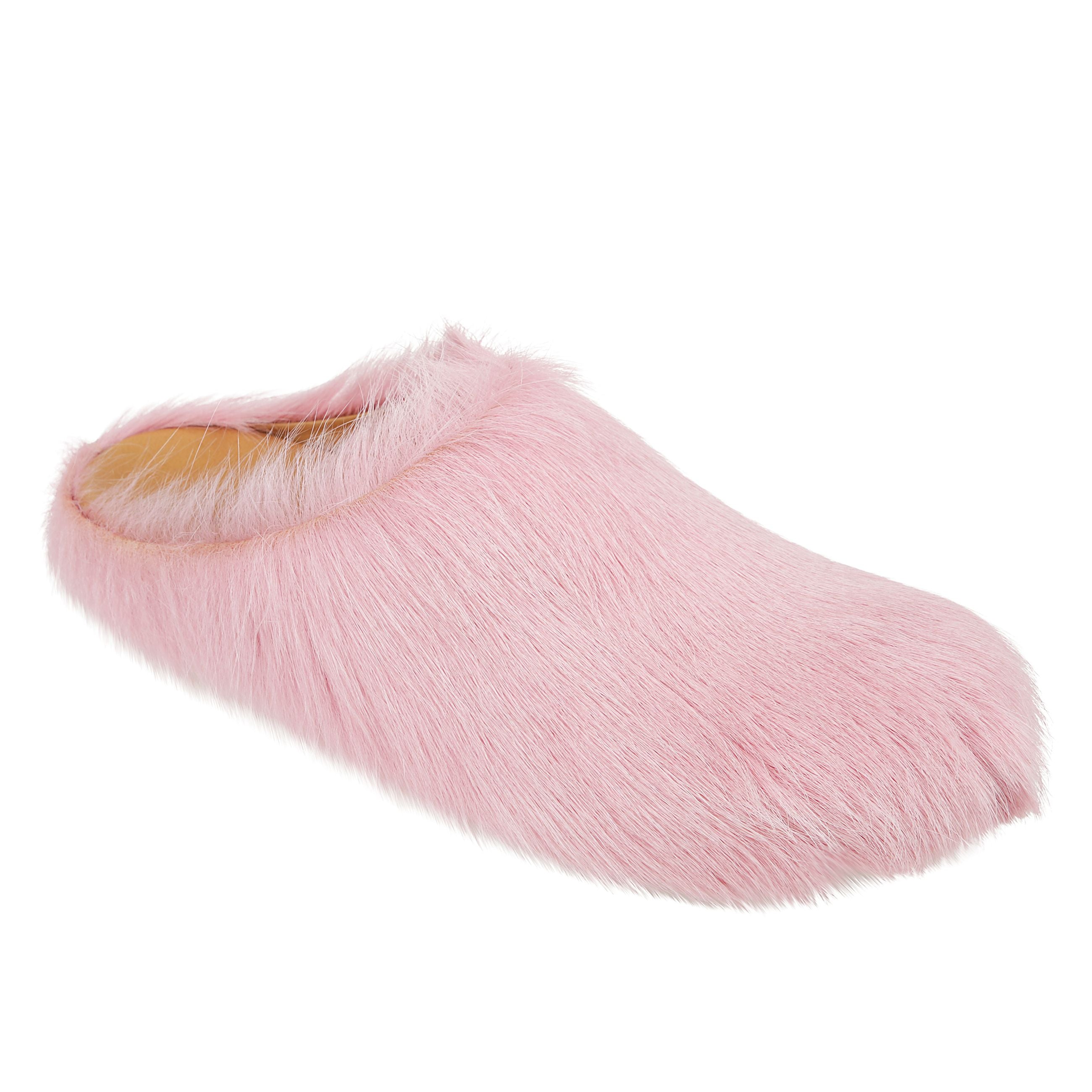 Scarpa slip-on in pelo di vitello colorato con interno in pelle liscia. soletta con logo impresso e suola in gomma rigata.