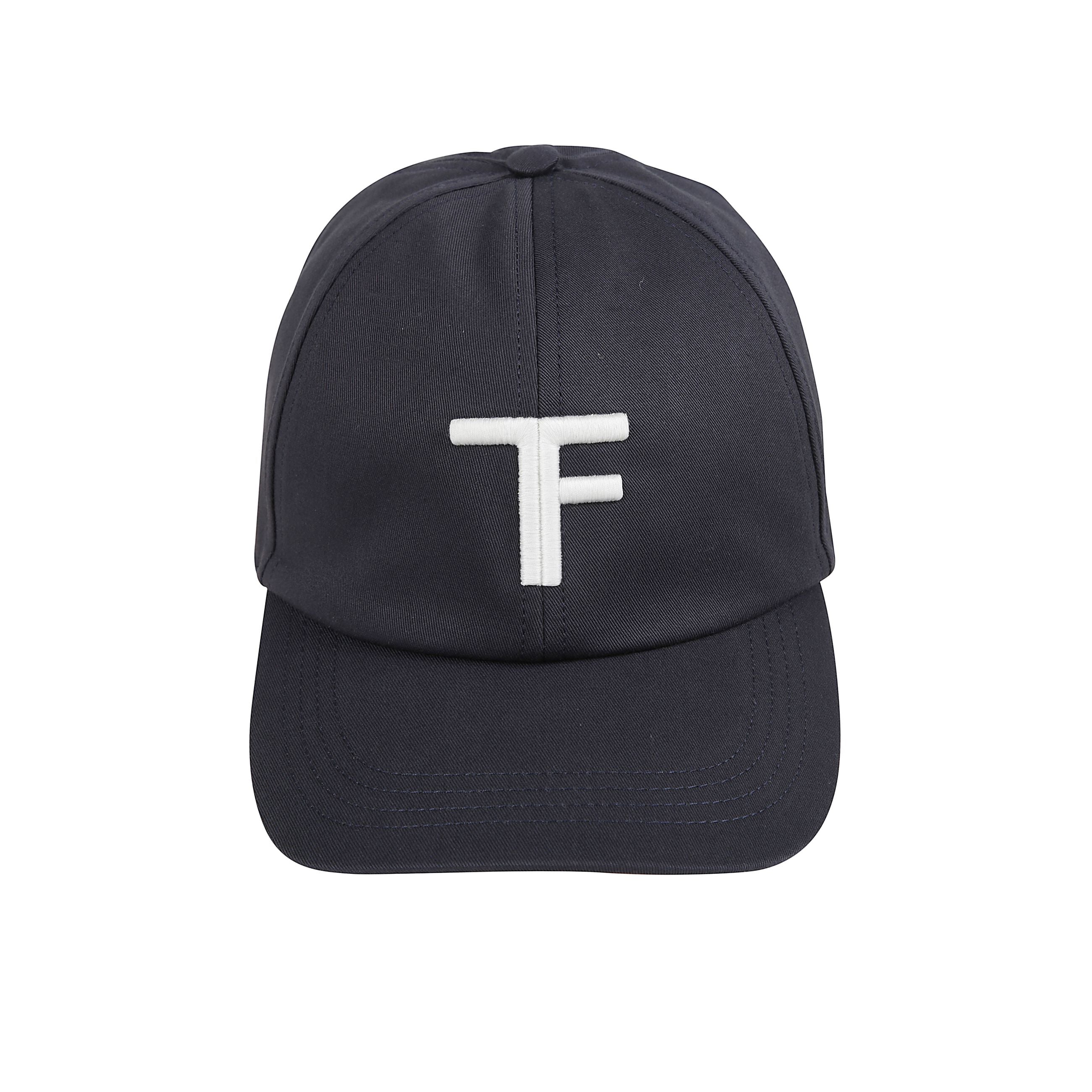 Cappello da baseball in cotone con interno foderato. ricamo frontale a contrasto con le monogramma tf. cinturino regolabile in pelle con firma del brand tom ford laminata.