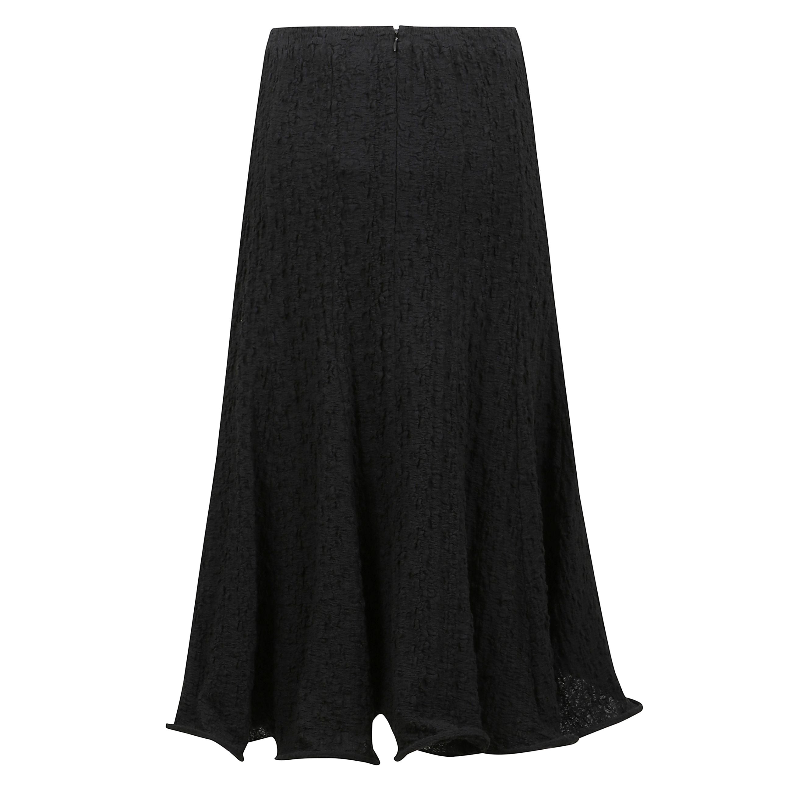 Gonna nera con zip sul retro.