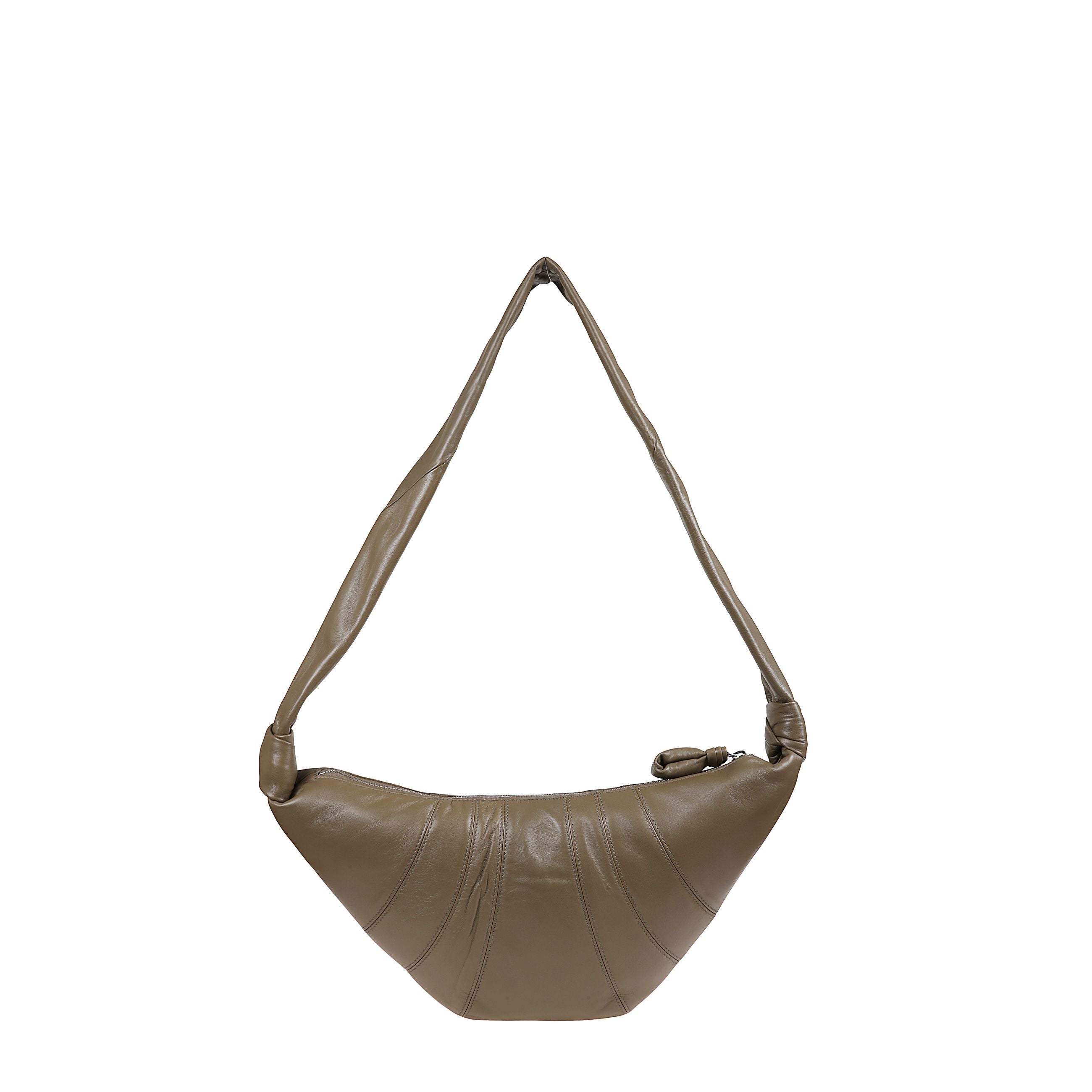 Borsa croissant in pelle con pannelli cuciti e tracolla decorata da dettagli a nodo. presenta tiretto trapuntato, scomparto principale con chiusura zip e tasca aperta interna.