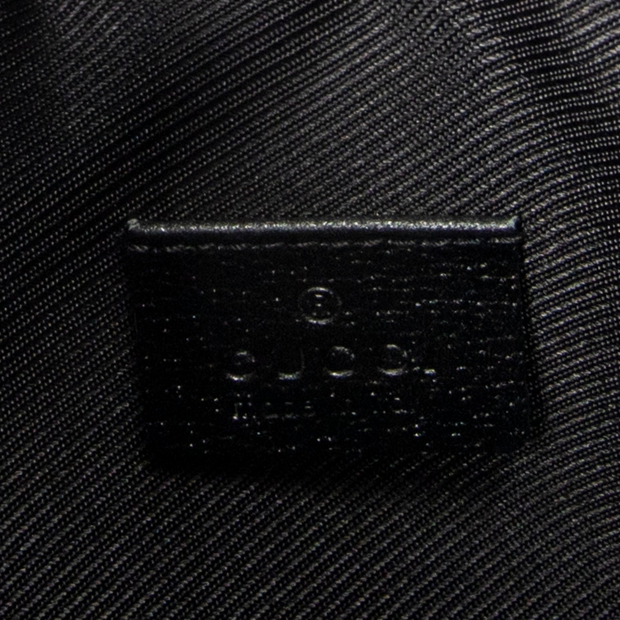 D-Ring Zip Pochette