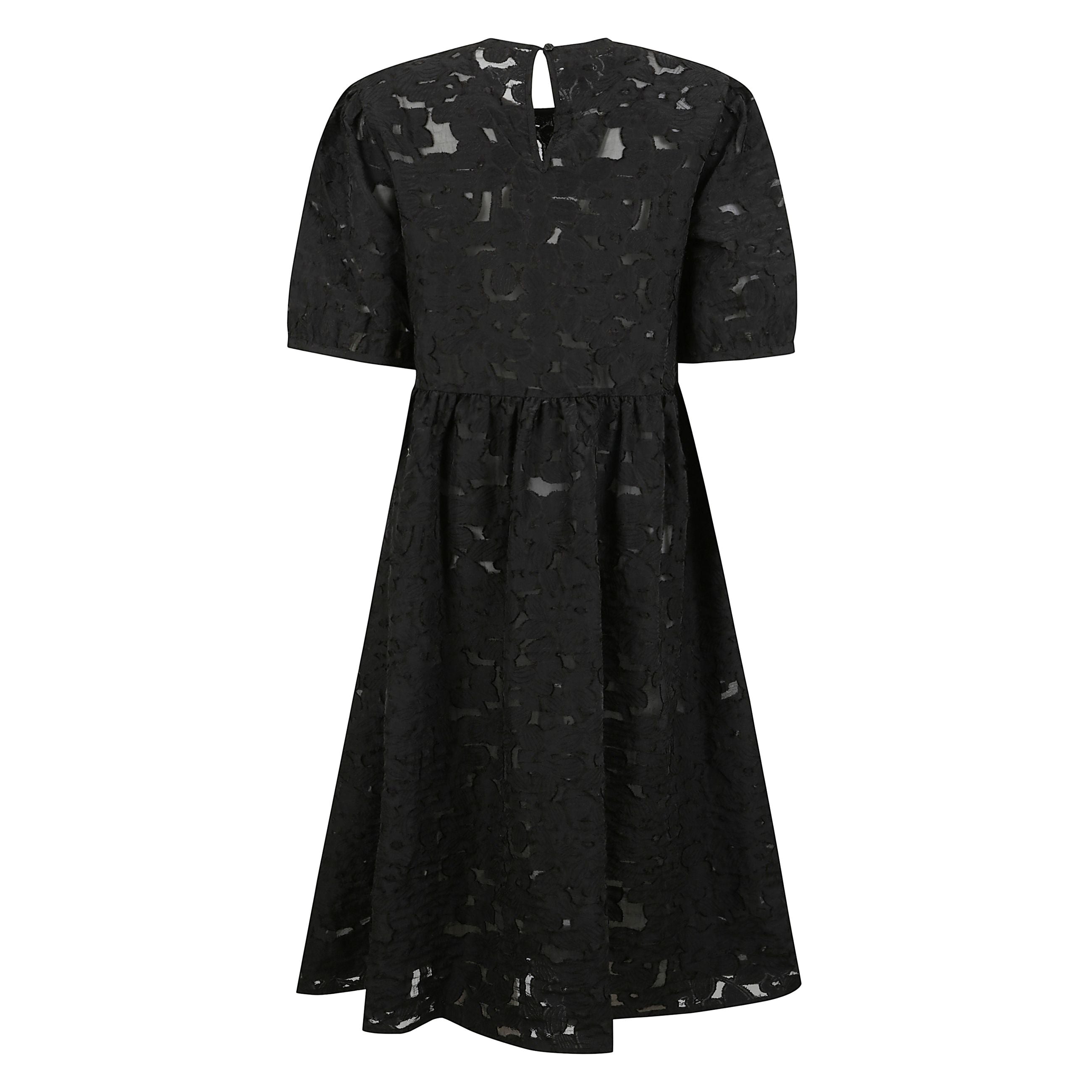 Abito midi semitrasparente realizzato in pizzo floreale, caratterizzato da maniche voluminose