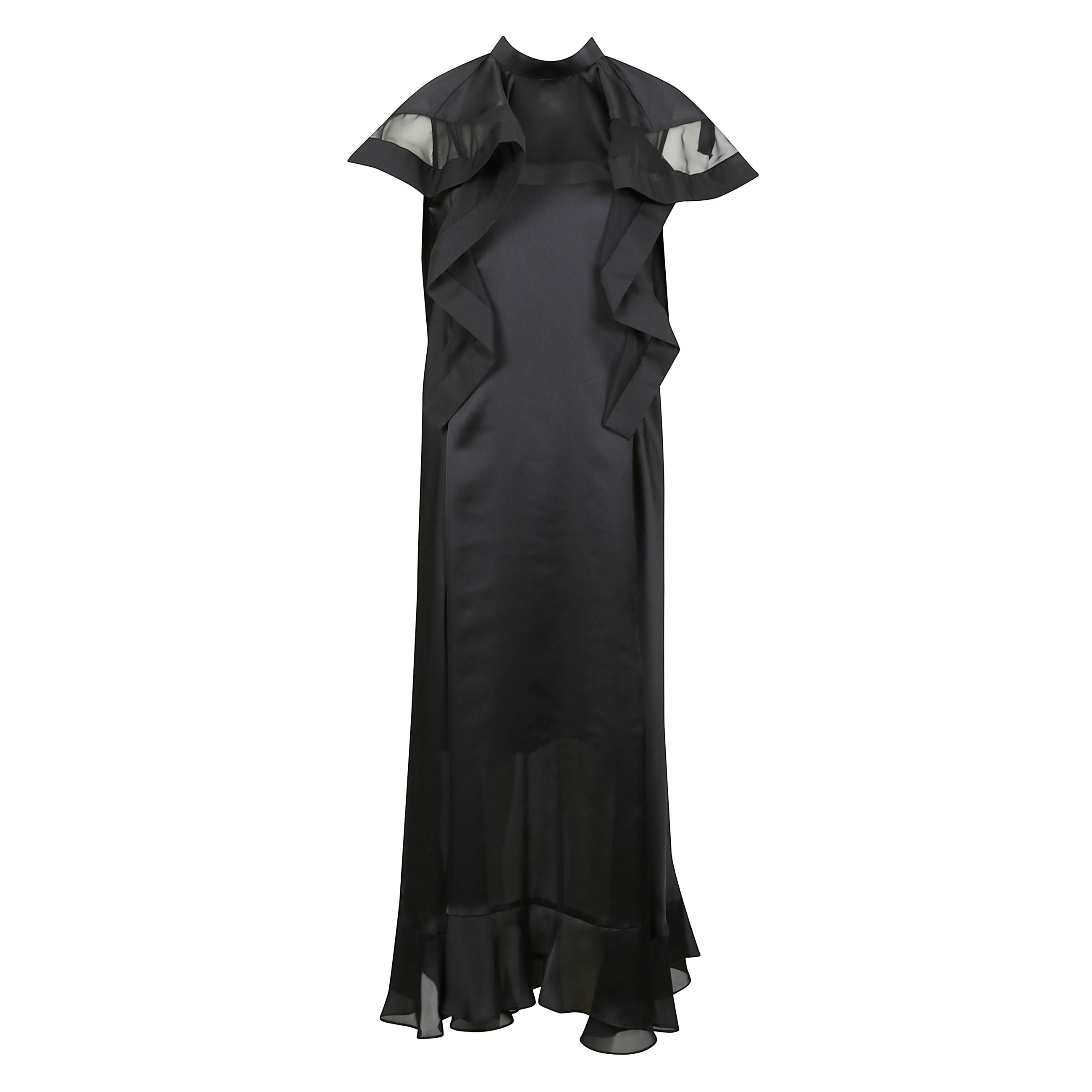 Abito nero midi, realizzato con un mix di pannelli in satin e chiffon. presenta una silhouette senza maniche con un collo alto e dettagli arricciati lungo il davanti e l'orlo. una chiusura con zip nascosta sul retro e un sottogonna interno completano la c
