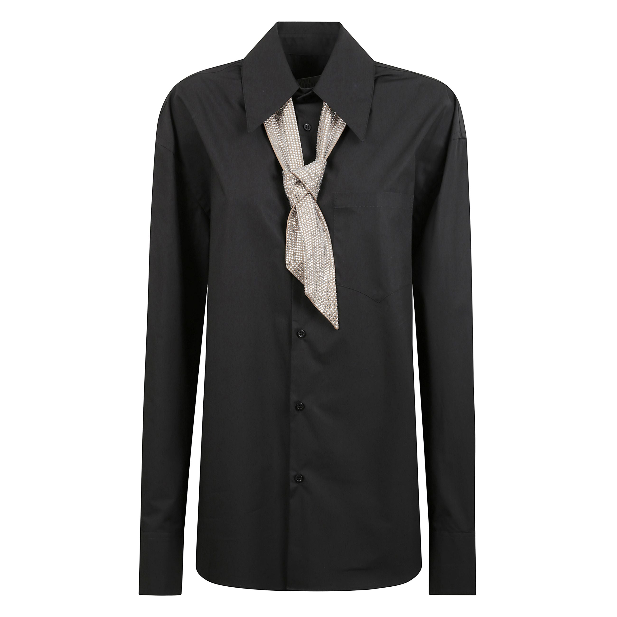 Camicia nera con cravatta a maniche lunghe.