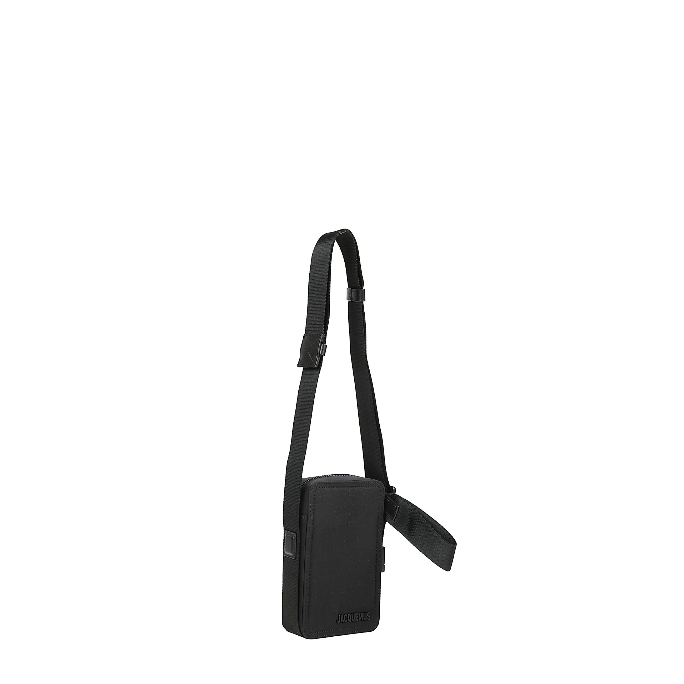 Le cuerda vertical borsa in pelle, tracolla regolabile in fettuccia e fibbia in metallo, chiusura con cerniera, tasca esterna applicata, tasca interna con cerniera, logo in lettere color argento e moschettone inciso