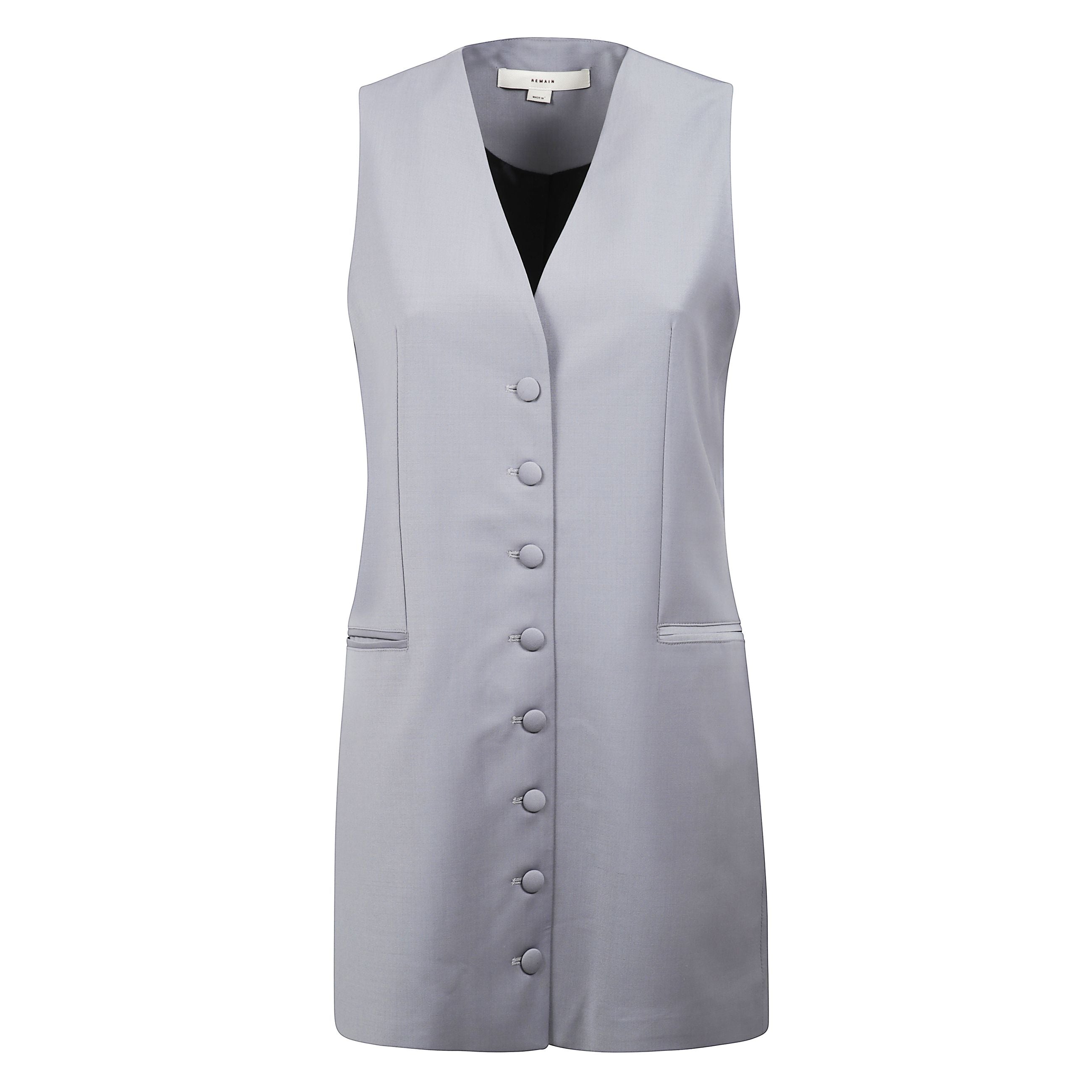 Giacca smanicata con chiusura frontale con bottoni, fascia con fibbia posteriore regolabile, doppio spacco posteriore e dettaglio tasca finta