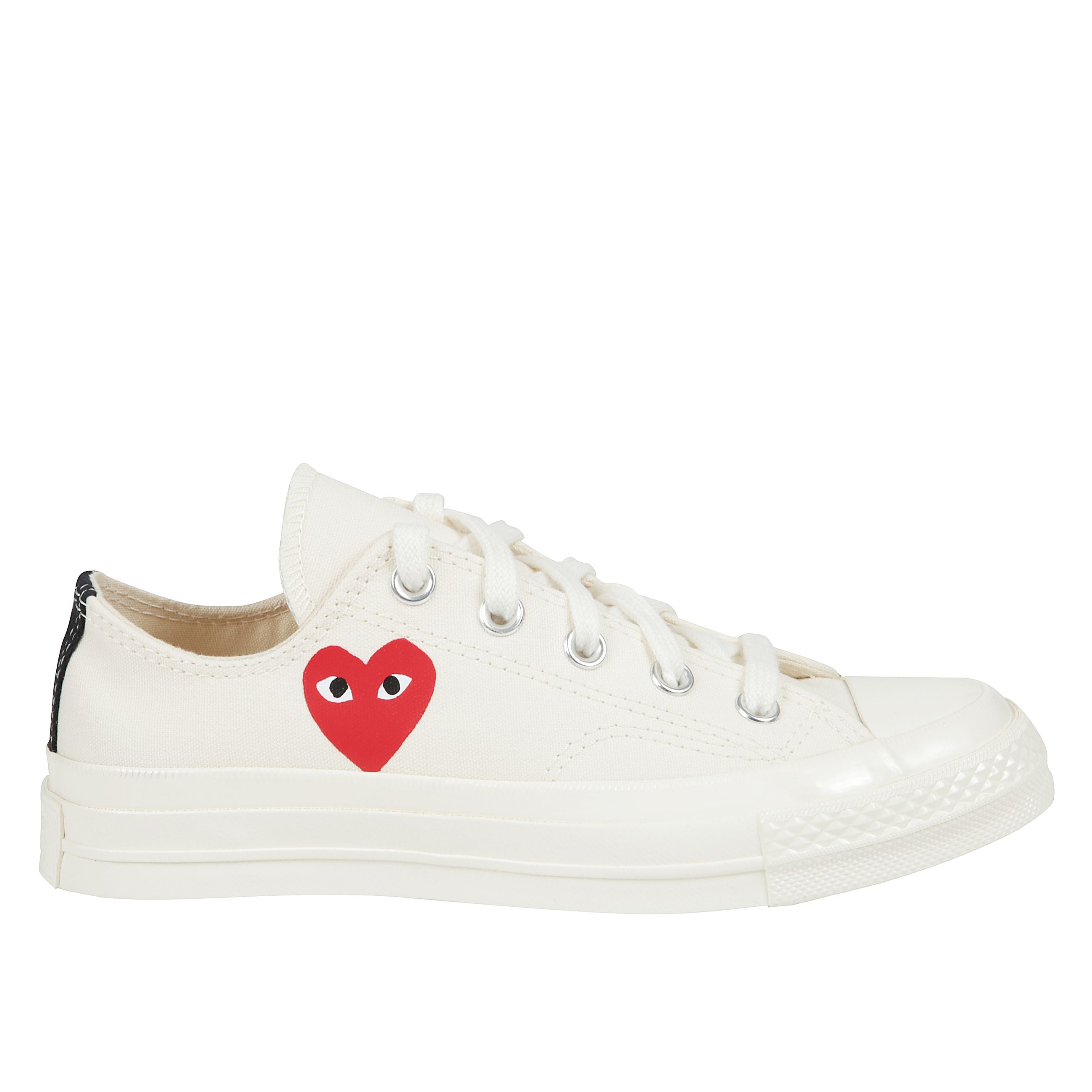 Sneakers con tomaia in canvas, punta tonda in gomma e stampa cuore