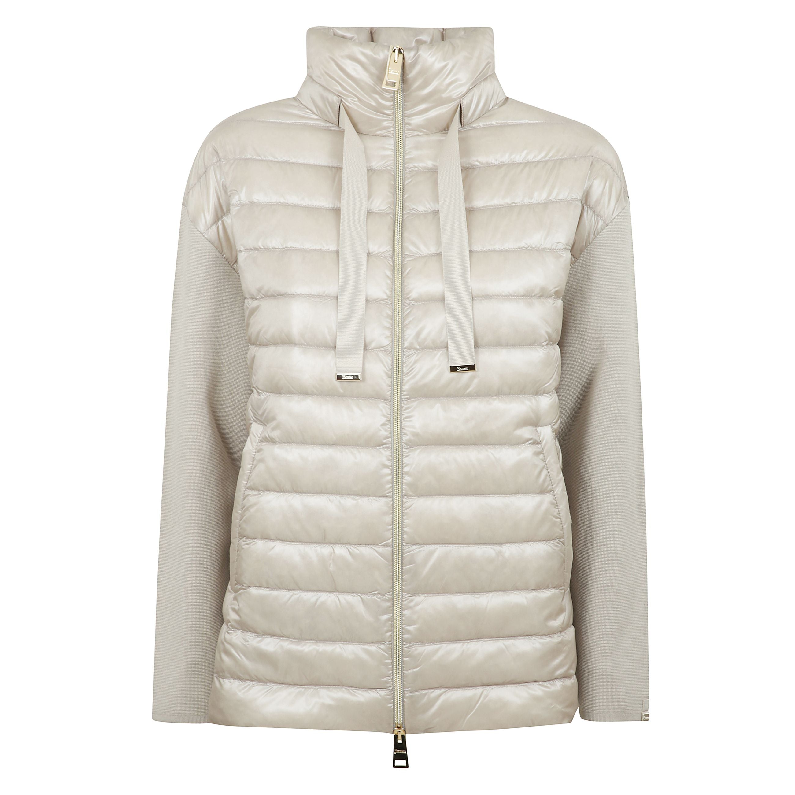 Piumino realizzato in bimateriale. nylon ultralight con imbottitura in leggerissimo piumino d'oca nella parte frontale, maglia lavorata sulle maniche e sul retro. dettaglio in gros grain sul collo.