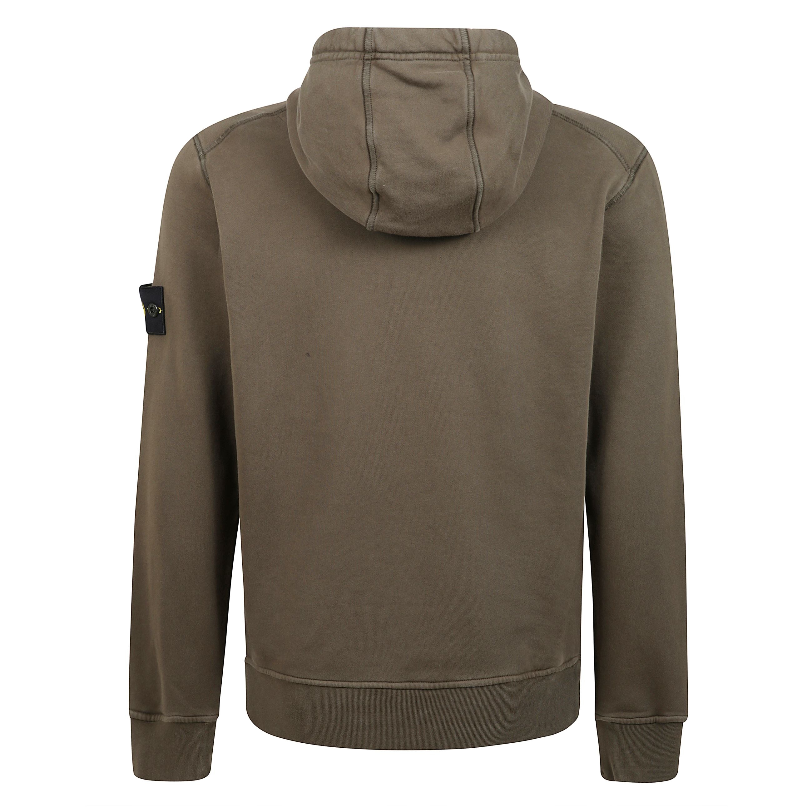 Felpa di cotone con cappuccio con coulisse, tasca a marsupio, lunetta foderata sotto la scollatura posteriore e cuciture overlock