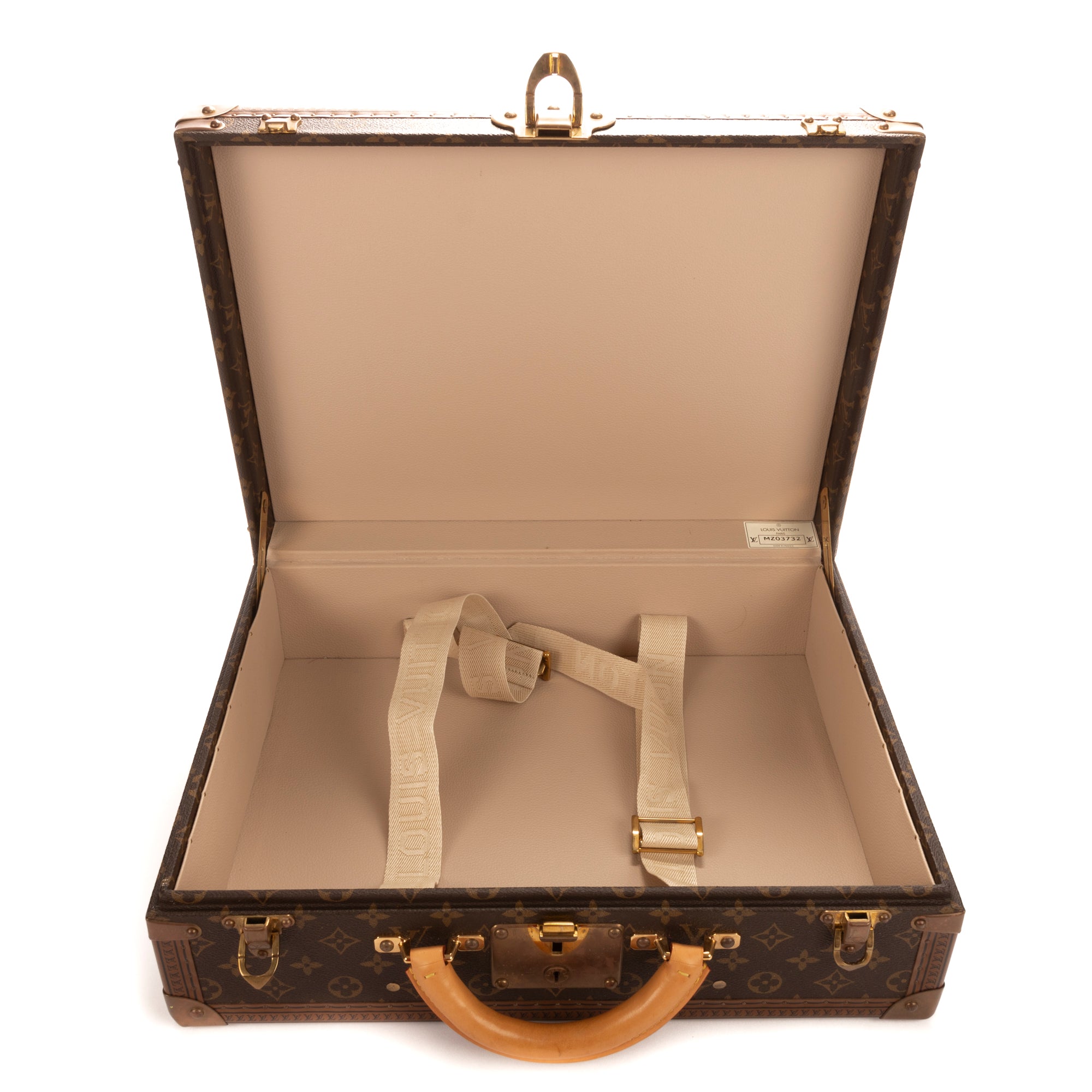 Attached Case Trunk