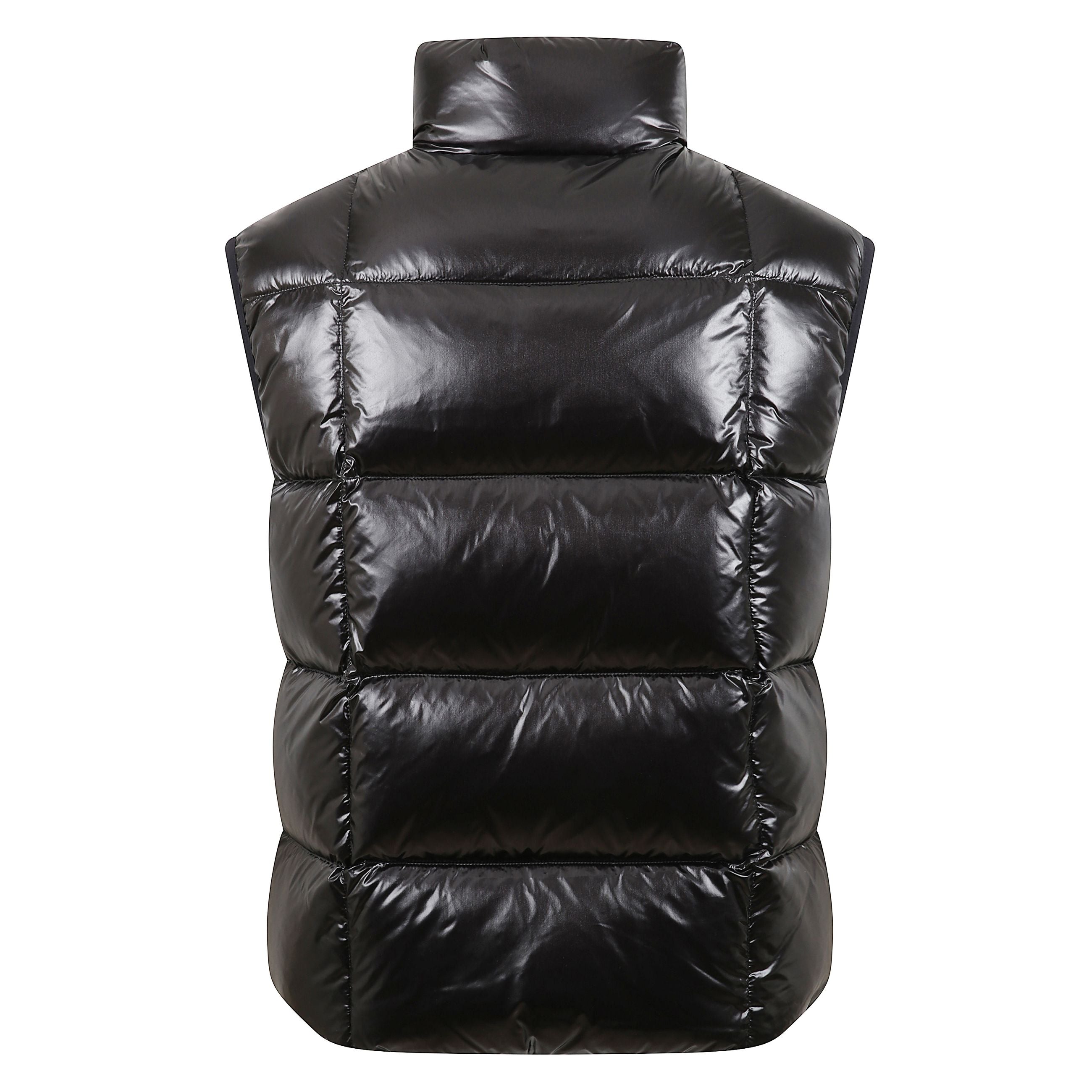Gilet smanicato imbottito nero lucido. collo alto e chiusura frontale con zip resistente doppio cursore. vestibilità regolare. due tasche verticali con zip.