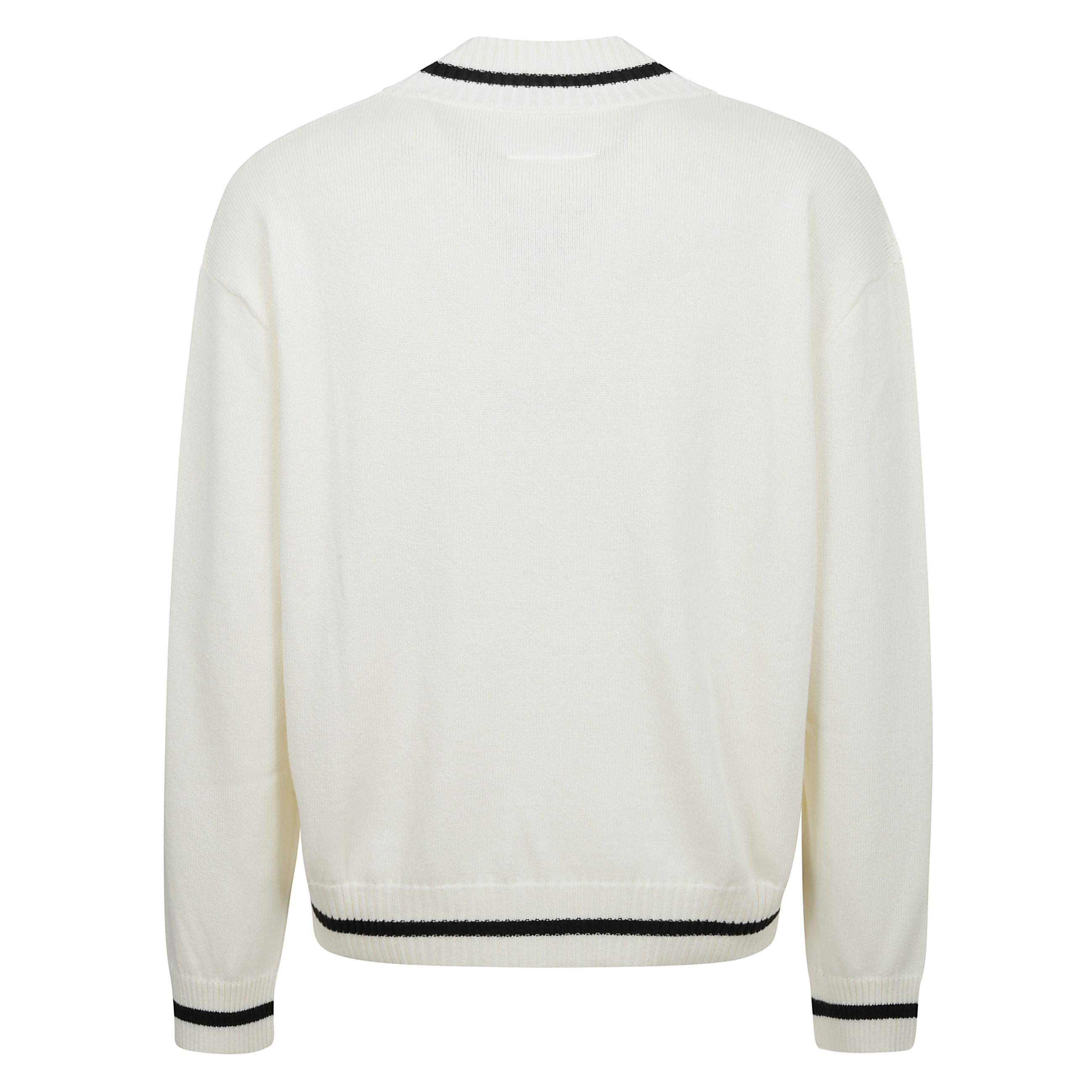 Maglione in misto lana a taglio largo con scollatura a punta.