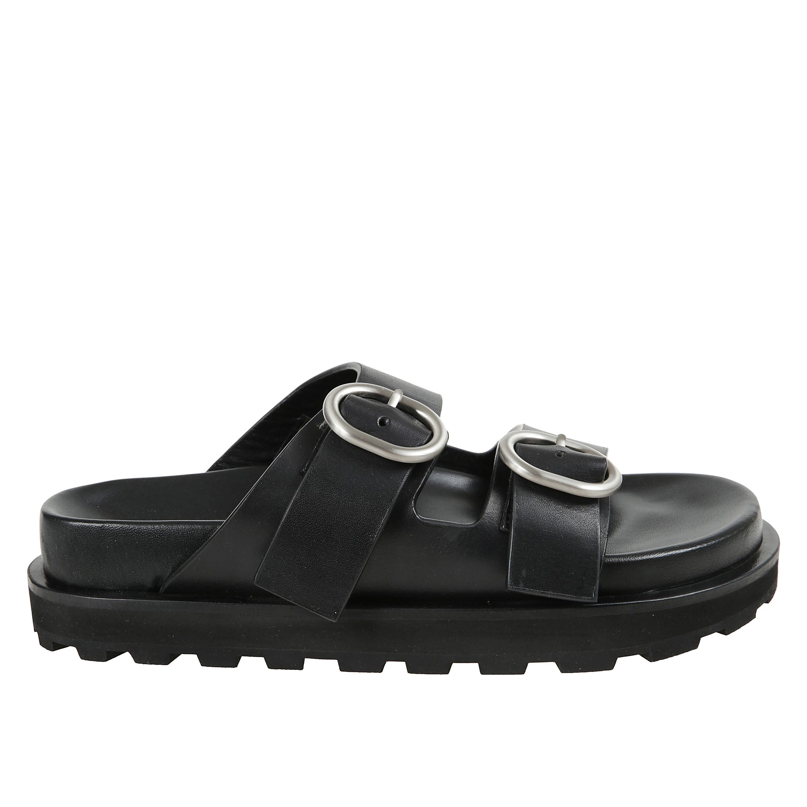 Sandali bassi con fibbie e suola rialzata