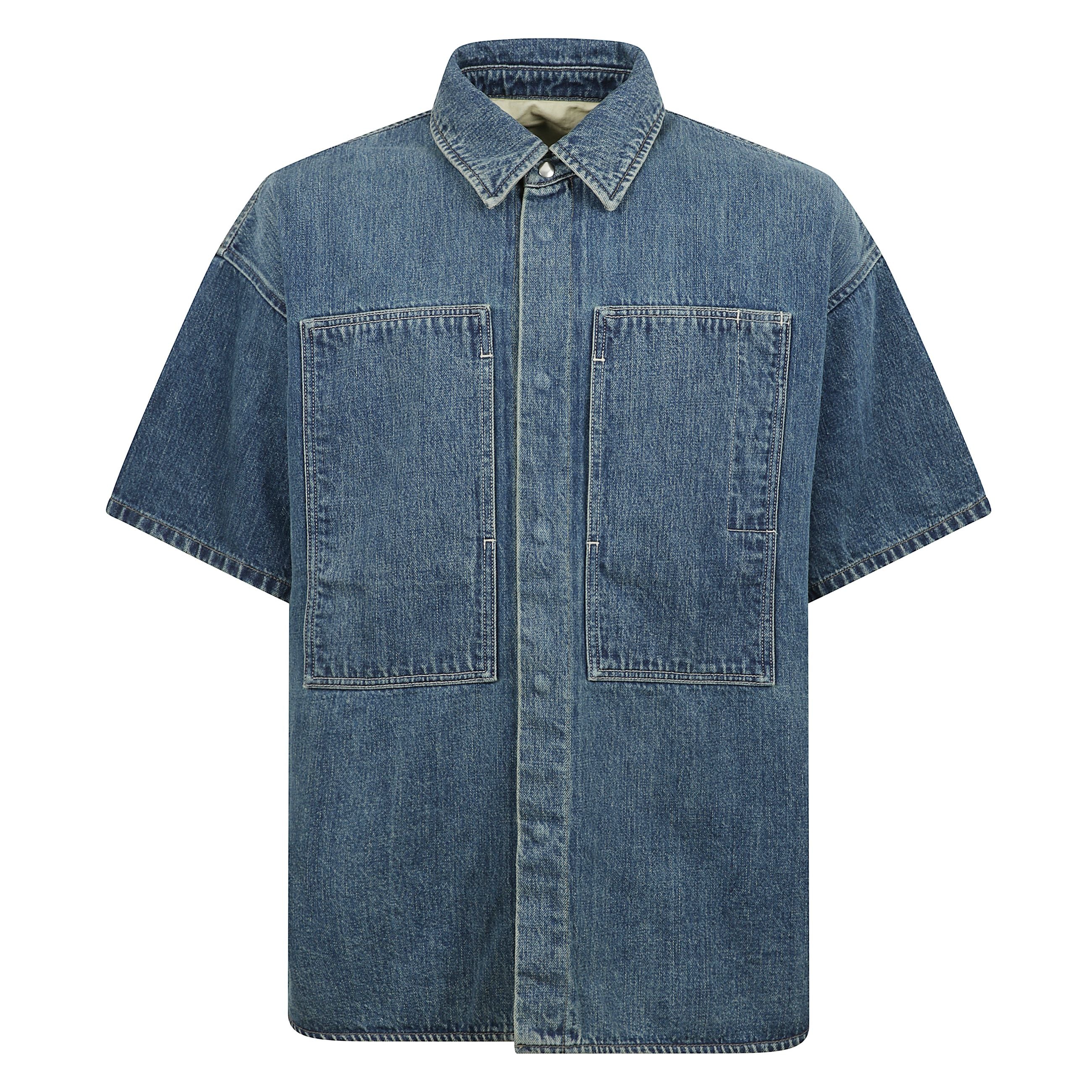 Camicia a maniche corte in denim grezzo giapponese con tasche allungate e applicazione posteriore in pelle con logo jil sander goffrato