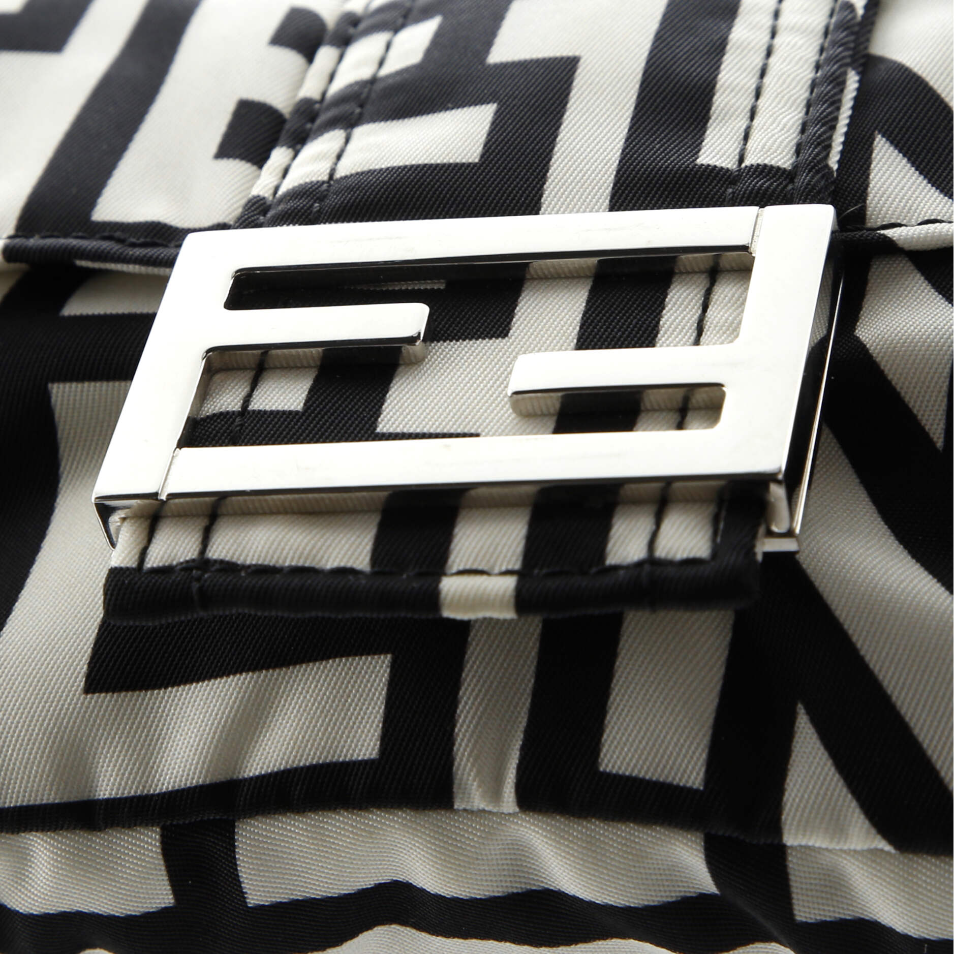 Marc Jacobs Baguette NM