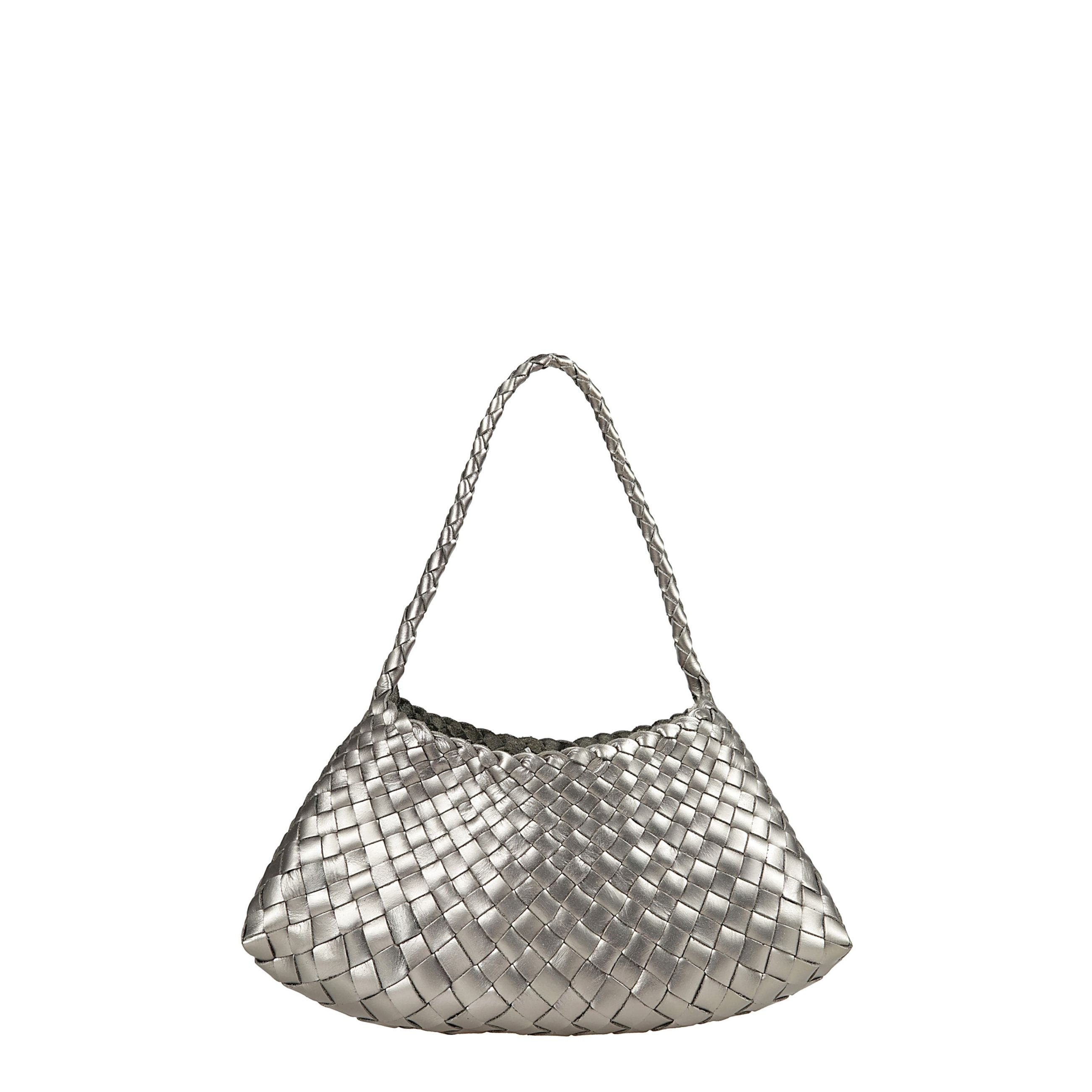 Rosanna mini di dragon diffusion. borsa a spalla con corpo a baguette. design in pelle intrecciata a mano. manici superiori in pelle intrecciata.