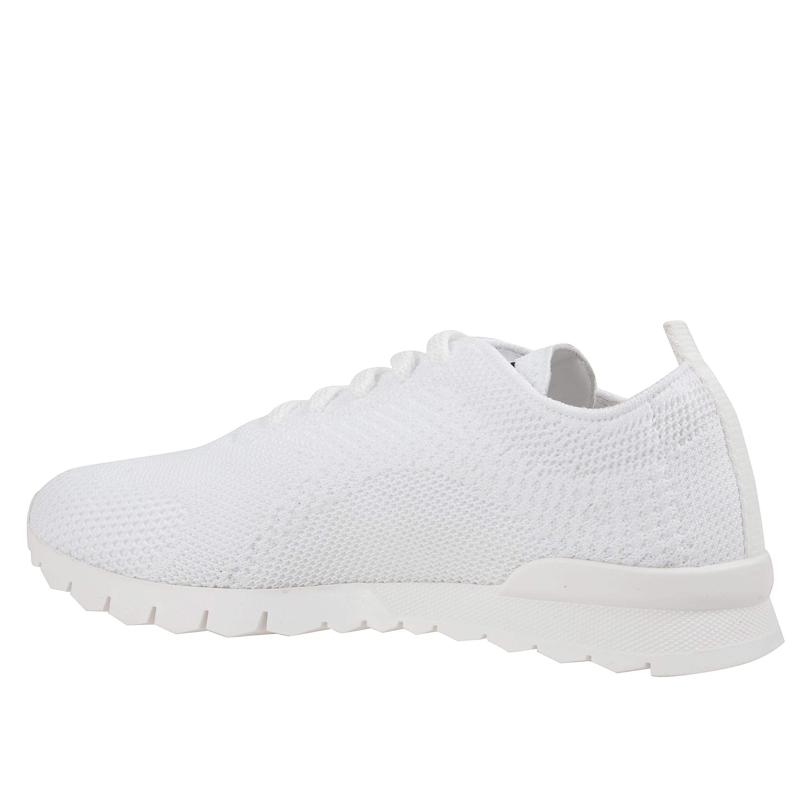 Sneakers da running da donna in maglia bianca con tomaia in pezzo unico e dettagli a punti grafici. suola bianca flessibile ed extralight. linguetta elastica per comfort, lacci in rete con finale rosso e logo ricamato. vestibilità regolare.
