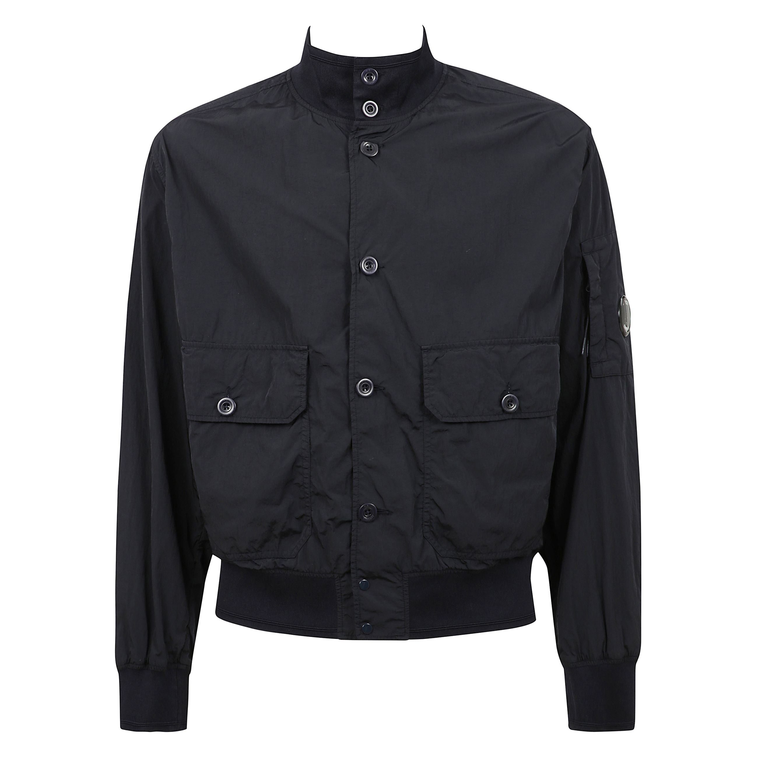 Chrome-r full button jacket
giacca con chiusura frontale con bottoni e zip, due tasche frontali con pattina, tasca con zip sulla manica e caratteristico motivo lens