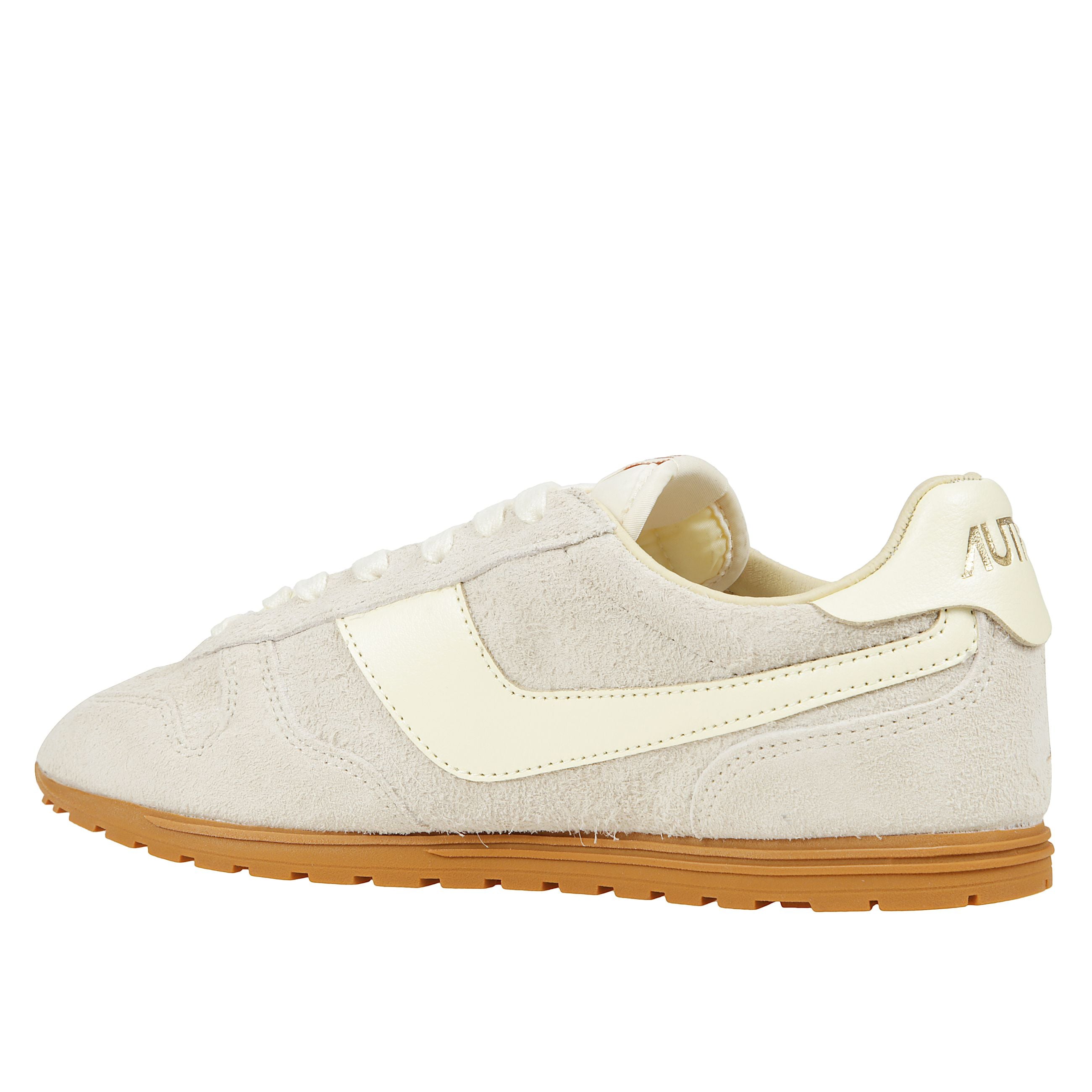 Sneakers in pelle liscia e scamosciata spazzolata, lacci piatti in cotone, linguetta imbottita in nylon con etichetta con logo jacquard, colletto imbottito, fodera in pelle e spugna di cotone, soletta interna foderata in mesh