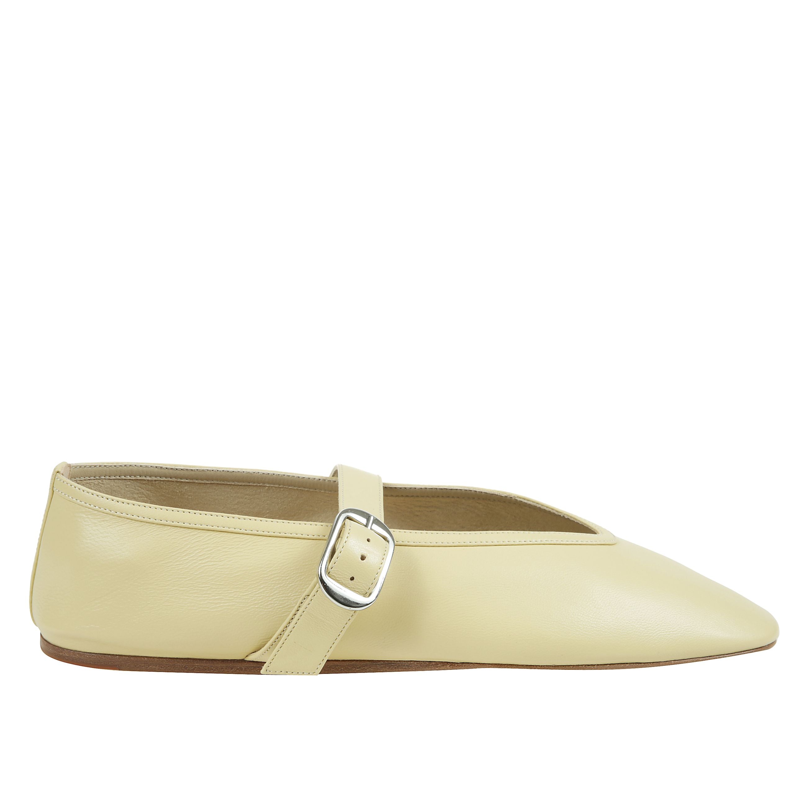 Le ballerine stella in pelle di le monde beryl sono un perfetto equilibrio tra eleganza e comfort. la suola piatta garantisce una camminata comoda, mentre la punta smussata conferisce un design raffinato e delicato. la chiusura superiore con cinturino reg