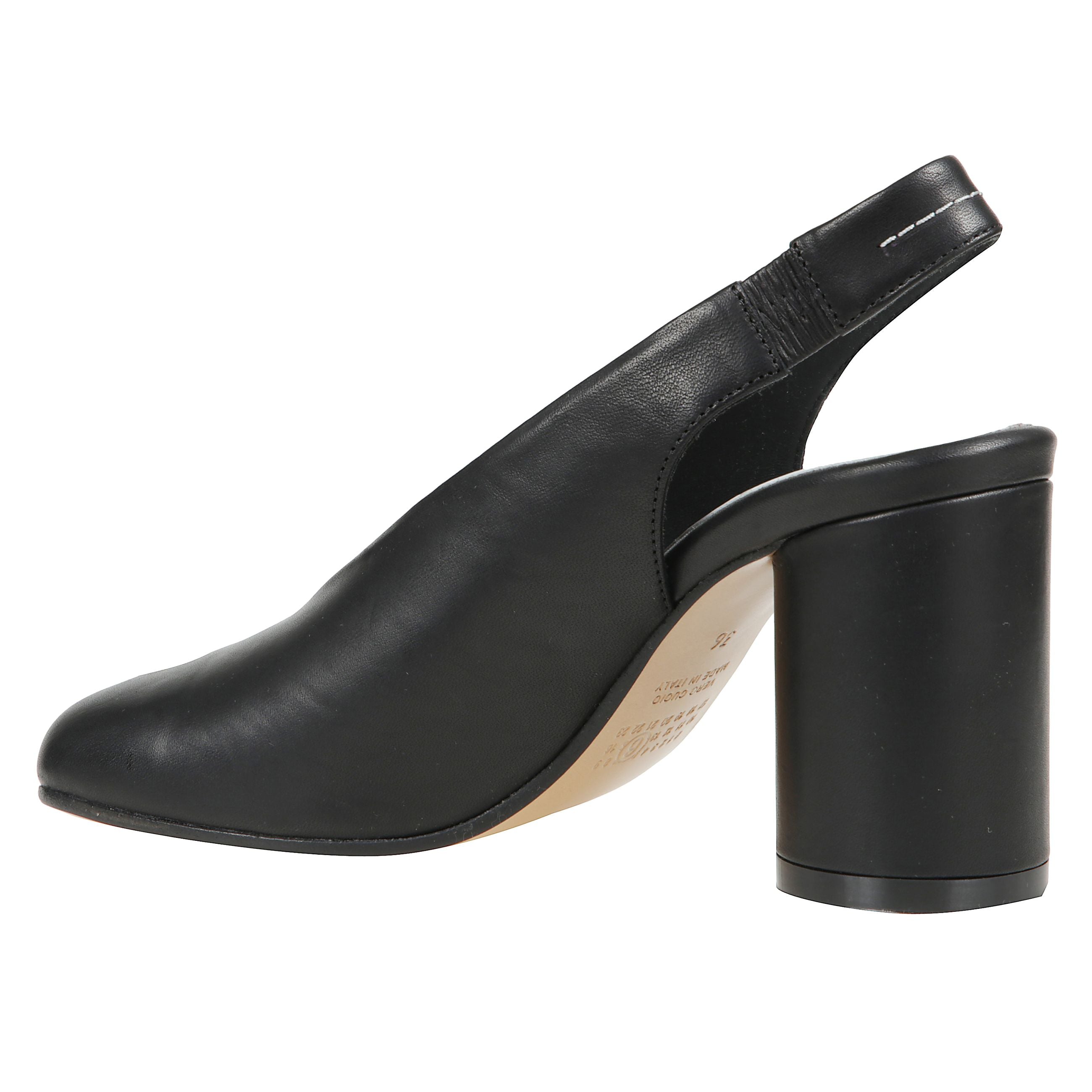 Decollete con cinturino posteriore, punta aperta e asimmetrica e tacco alto a blocco