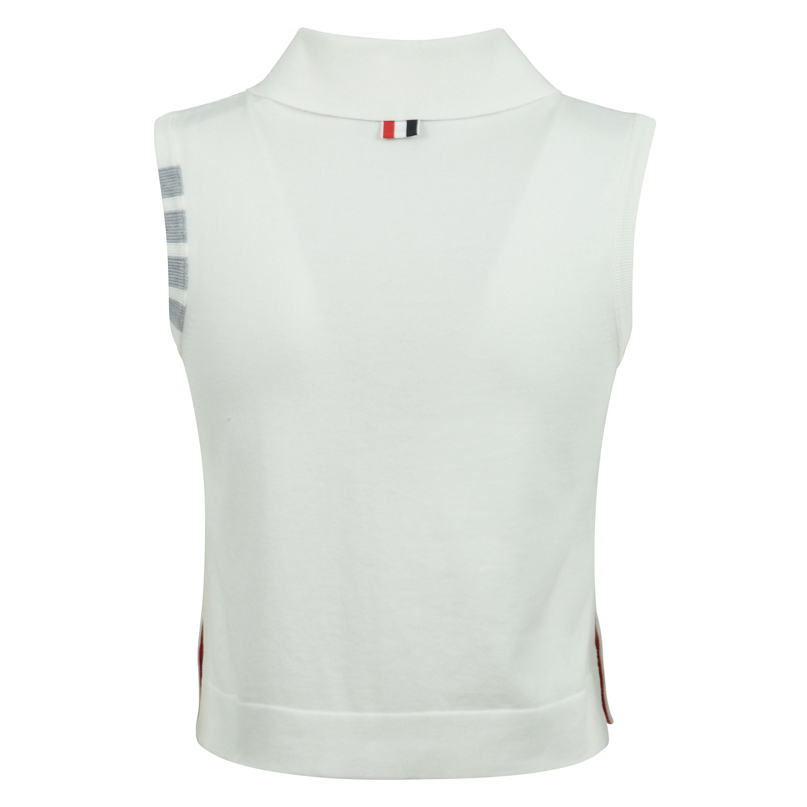 Una silhouette che ha resistito alla prova del tempo, questo maglione di lusso è ornato con emblemi di firma thom browne in tutto e su misura alla perfezione. spalmalo su una delle nostre magliette esclusive nelle fresche giornate primaverili.