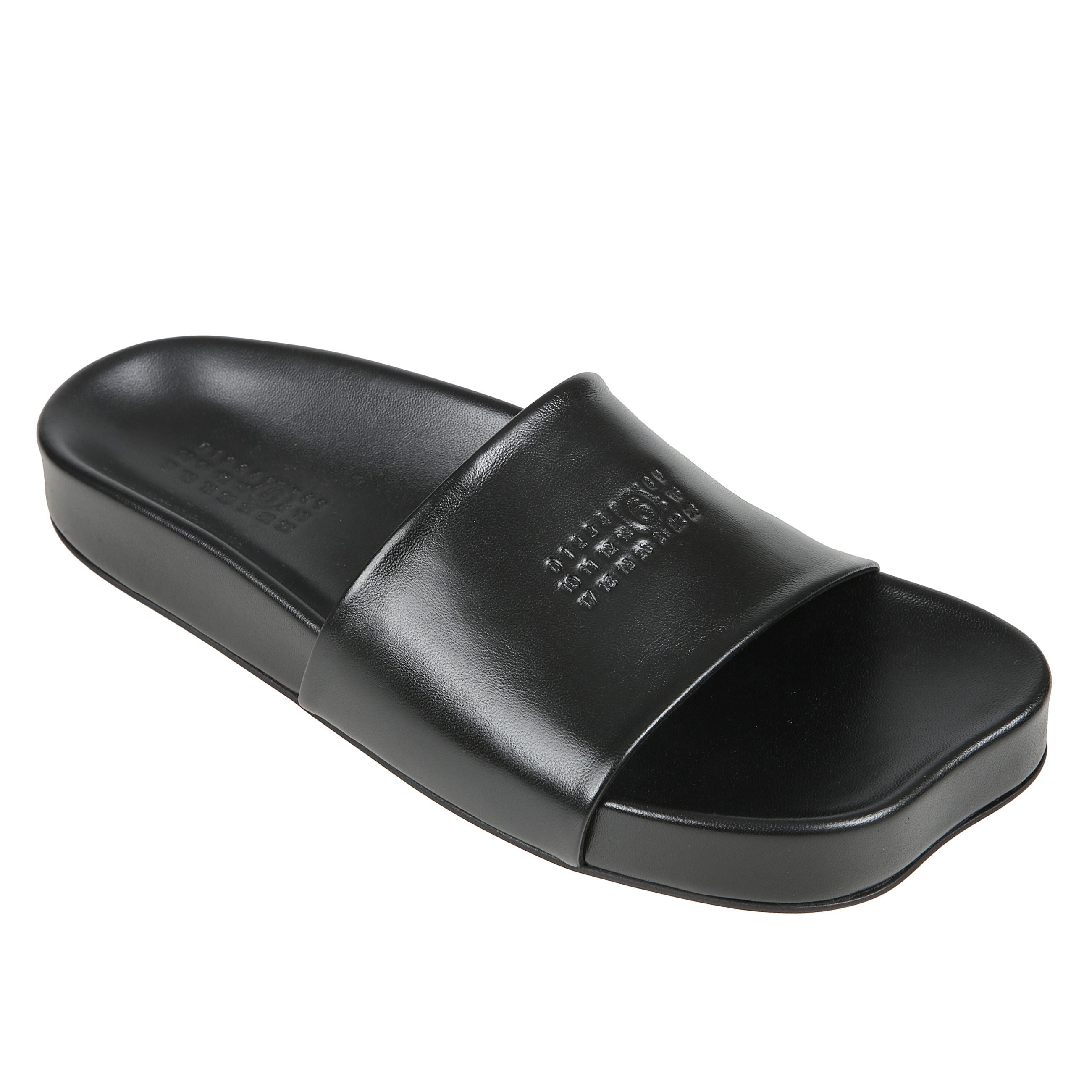 Sandali anatomici piatti caratterizzati da una tomaia e una fodera in pelle logo numerico della maison sulla parte superiore