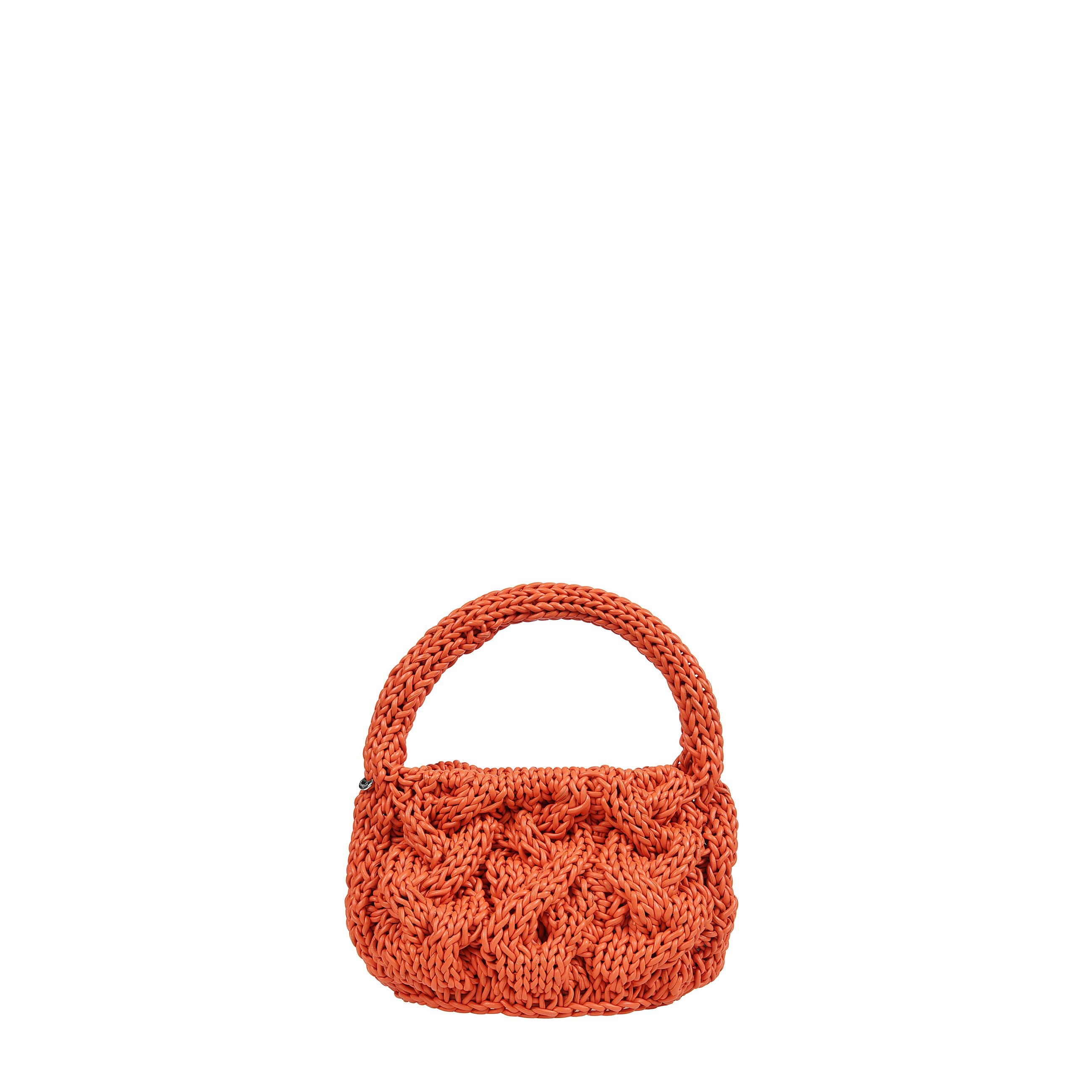 Modello in pelle con lavorazione a trecce realizzata a mano, con logo impresso inciso sul manico sinistro, chiusura magnetica, base in pelle con logo , modello senza fodera. può essere portata a mano.