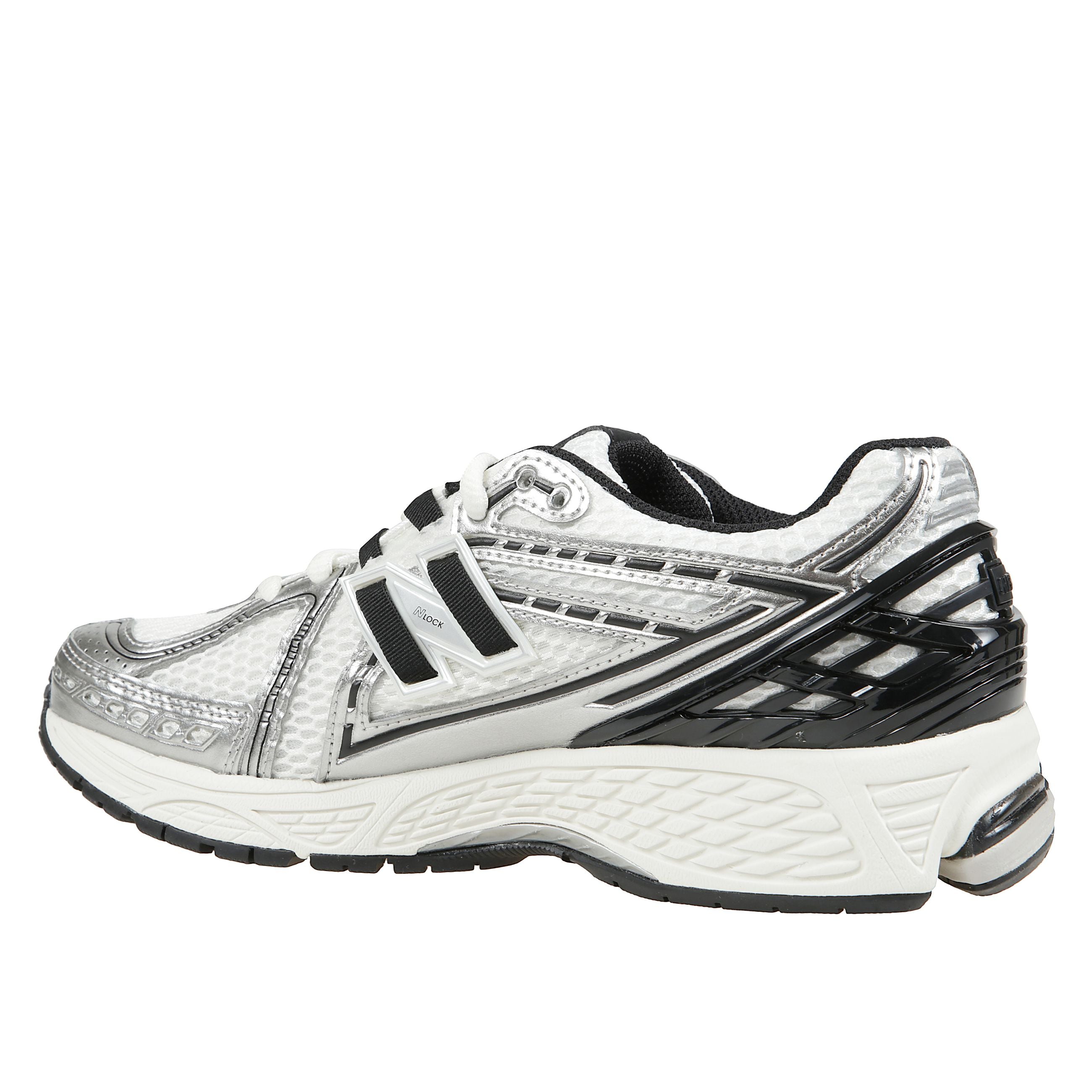 Scarpe lifestyle in tessuto con inserti a contrasto, chiusura con lacci, dettagli logo e tomaia in tessuto e traspirante