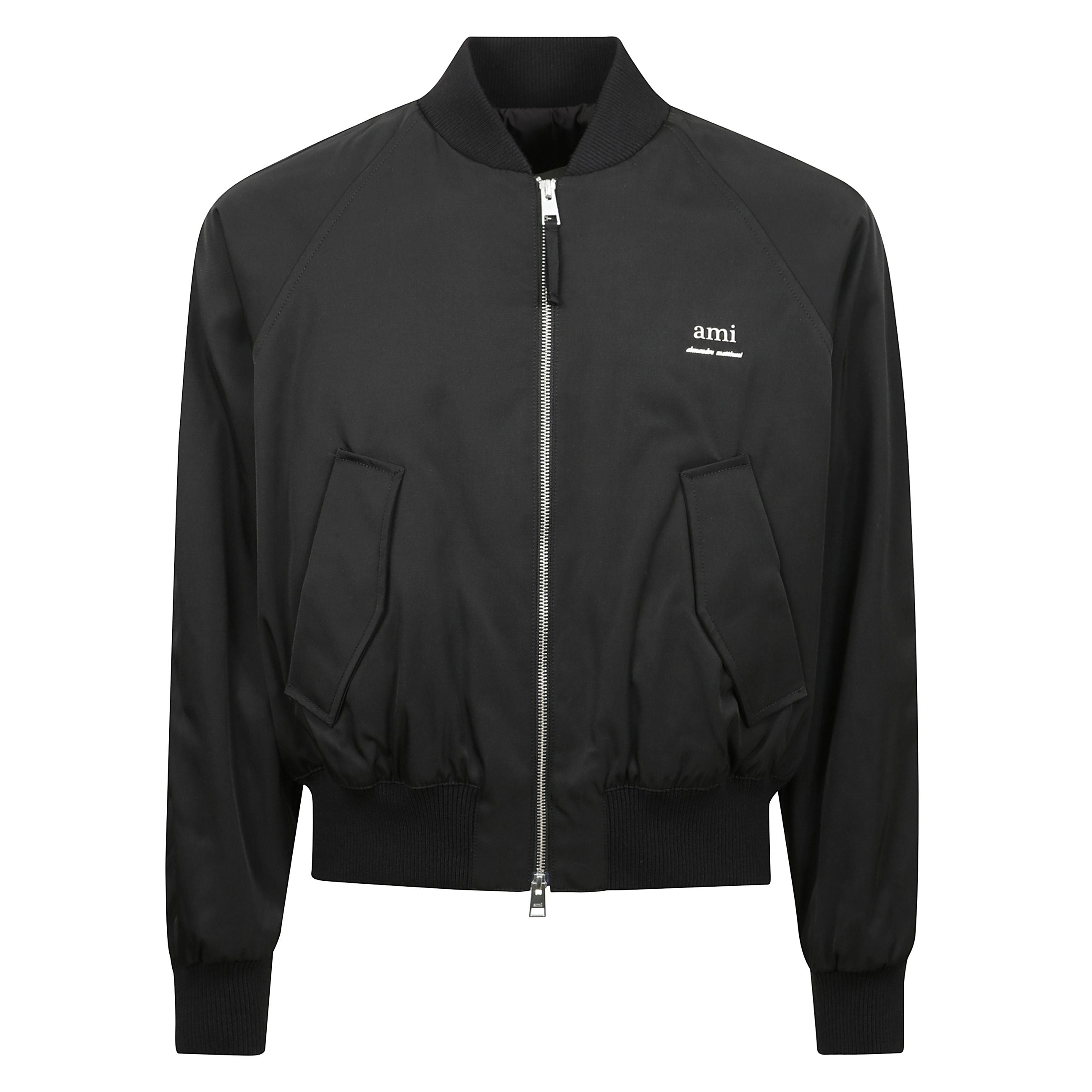 Giubbotto bomber in twill tecnico di nylon e cotone completamente foderato con cerniera doppia in metallo,
tasche a filetto con bottoni automatici invisibili