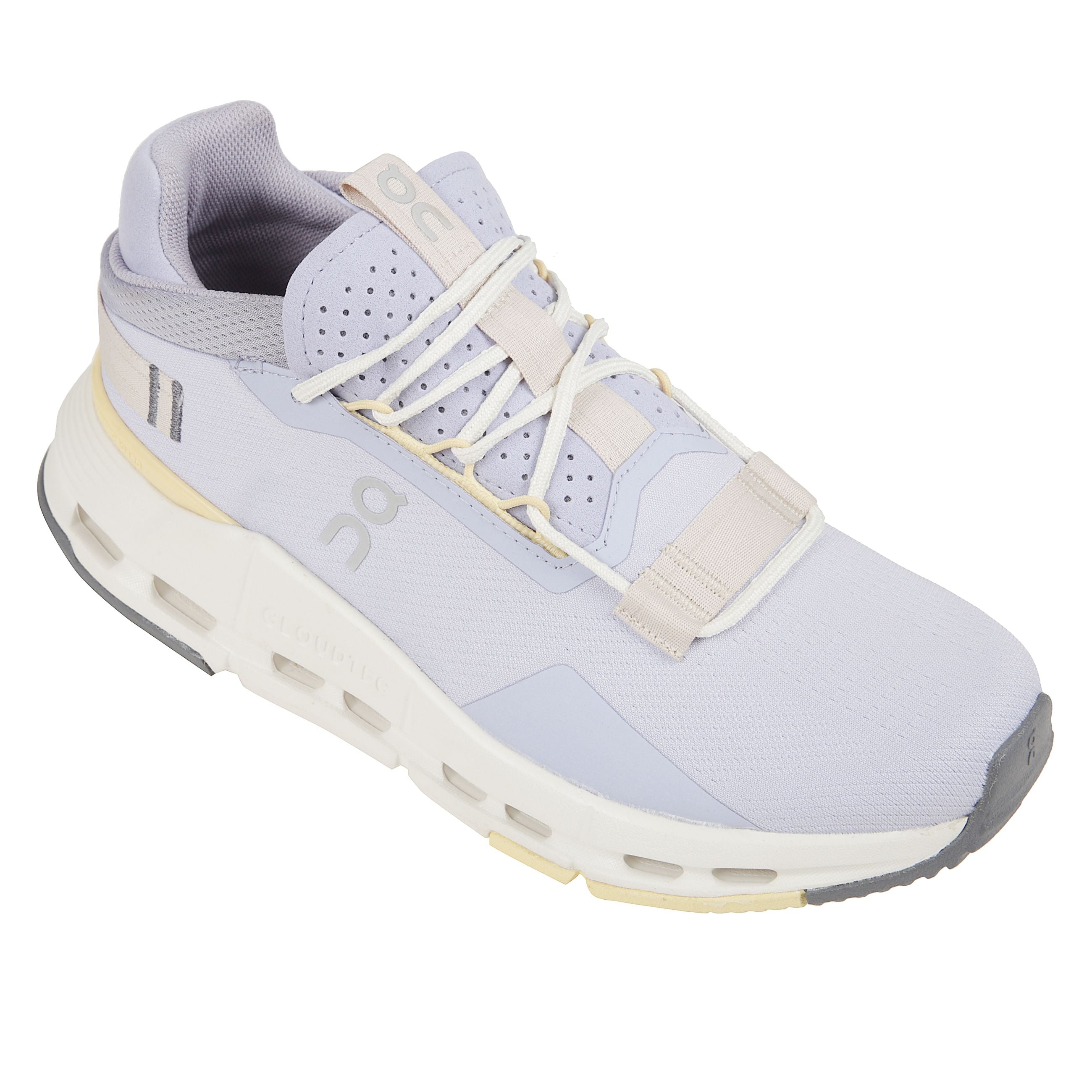 Scarpa leggera dal design originale e audace, con calzata confortevole e stabilità migliorata grazie alla speedboard® e al cuscinetto nel tallone, pensata per garantire velocità e supporto ottimali.